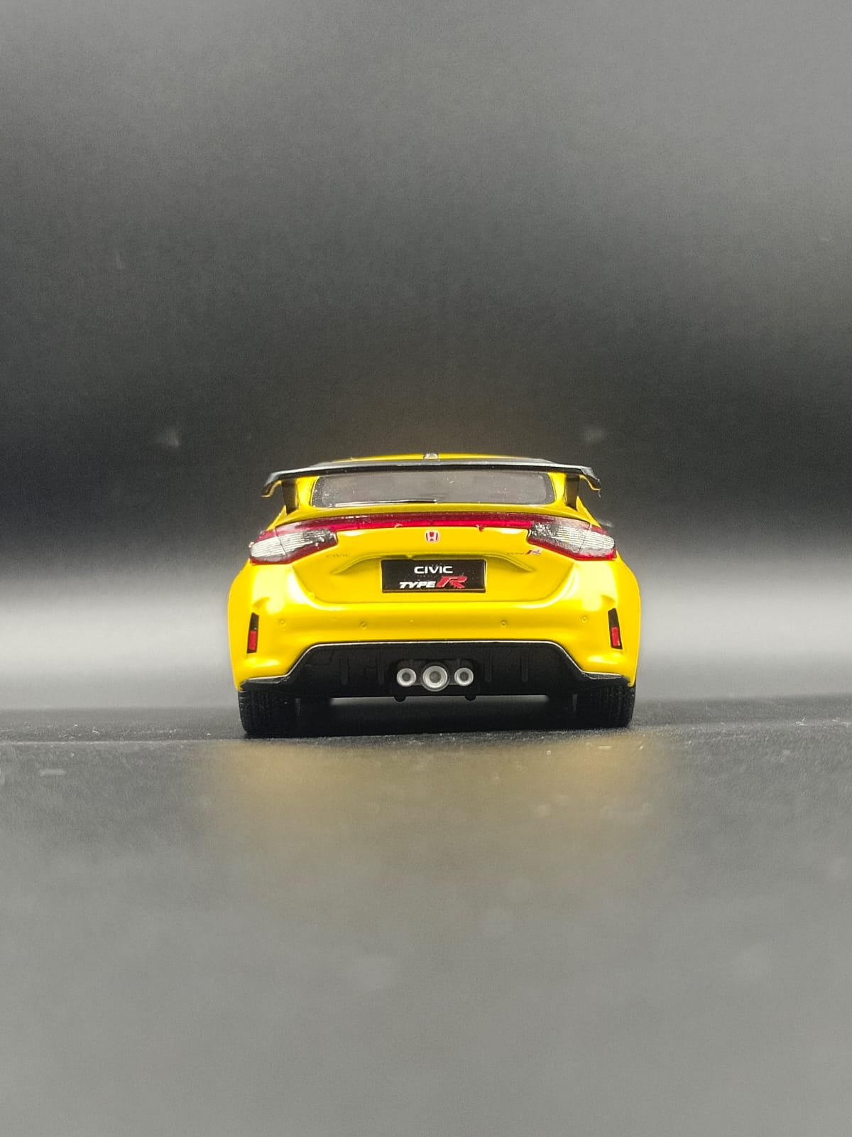Kinsmart 2024 Honda Civic Type R Diecast Model Car - 1:36 Scale [Licensed] Yellow