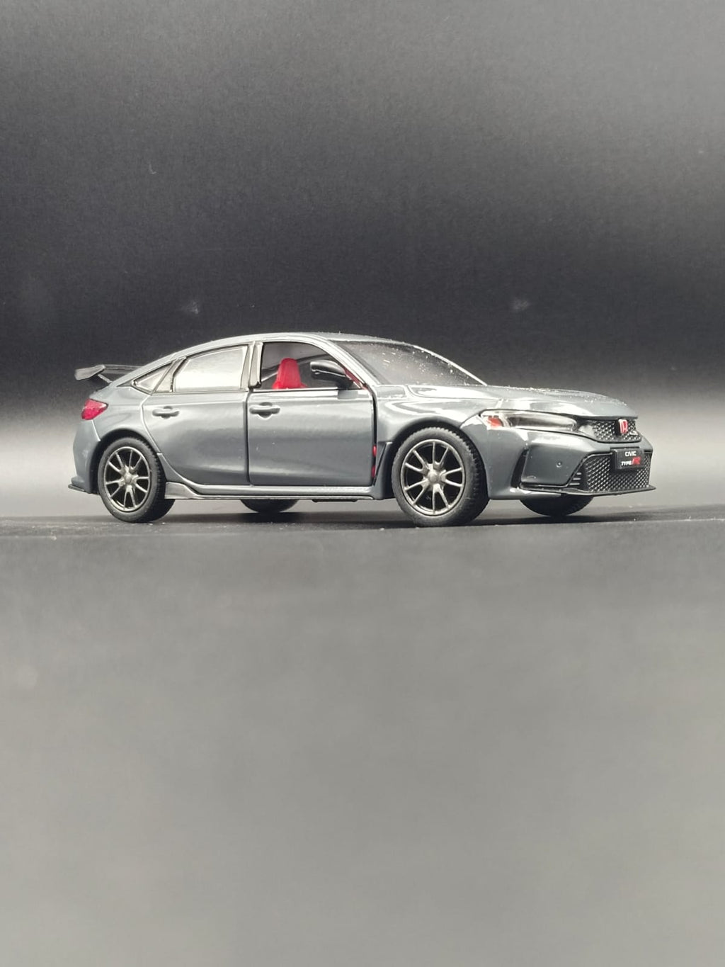 Kinsmart 2024 Honda Civic Type R Diecast Model Car - 1:36 Scale [Licensed] Grey