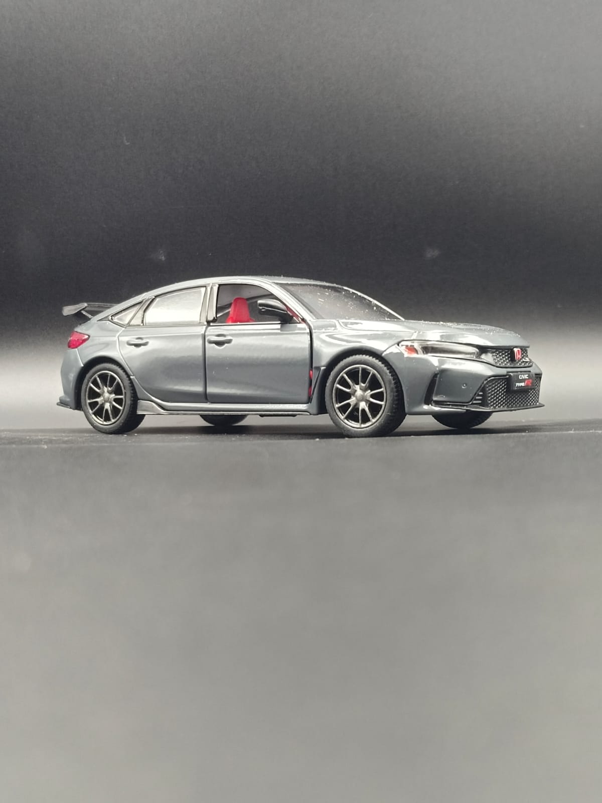 Kinsmart 2024 Honda Civic Type R Diecast Model Car - 1:36 Scale [Licensed] Grey