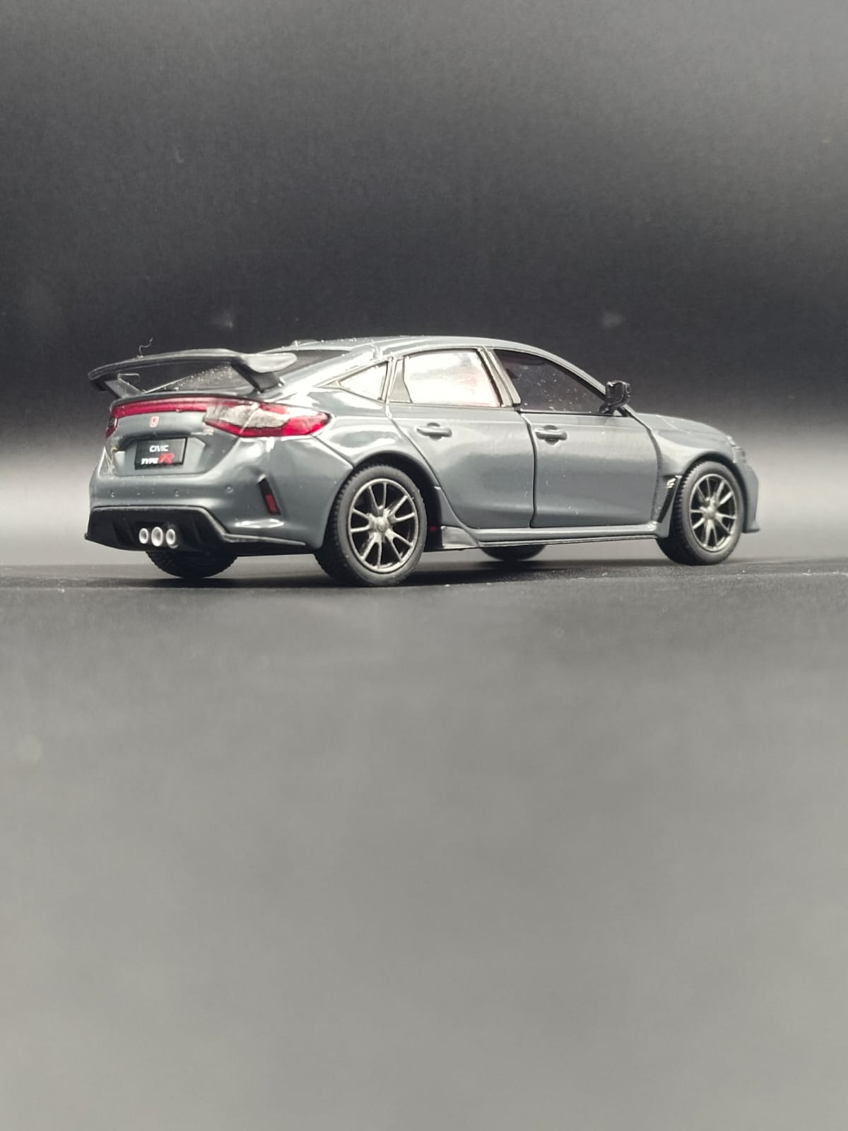 Kinsmart 2024 Honda Civic Type R Diecast Model Car - 1:36 Scale [Licensed] Grey