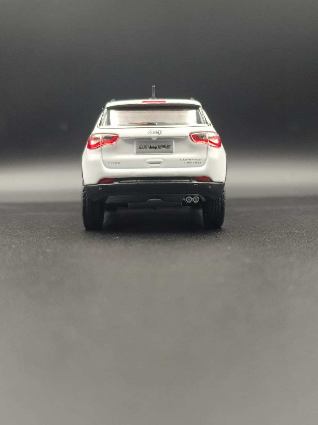 1:43 Scale Jeep Compass Diecast Model - Dealer Edition (White)