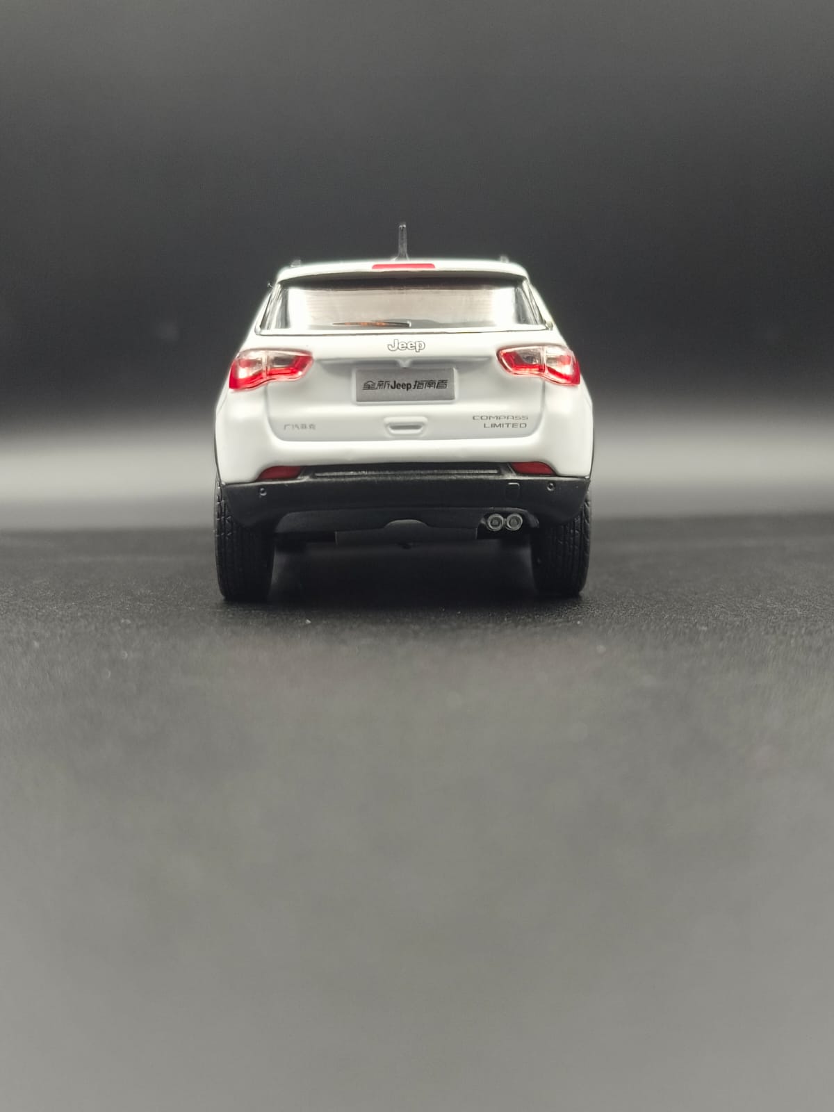 1:43 Scale Jeep Compass Diecast Model - Dealer Edition (White)