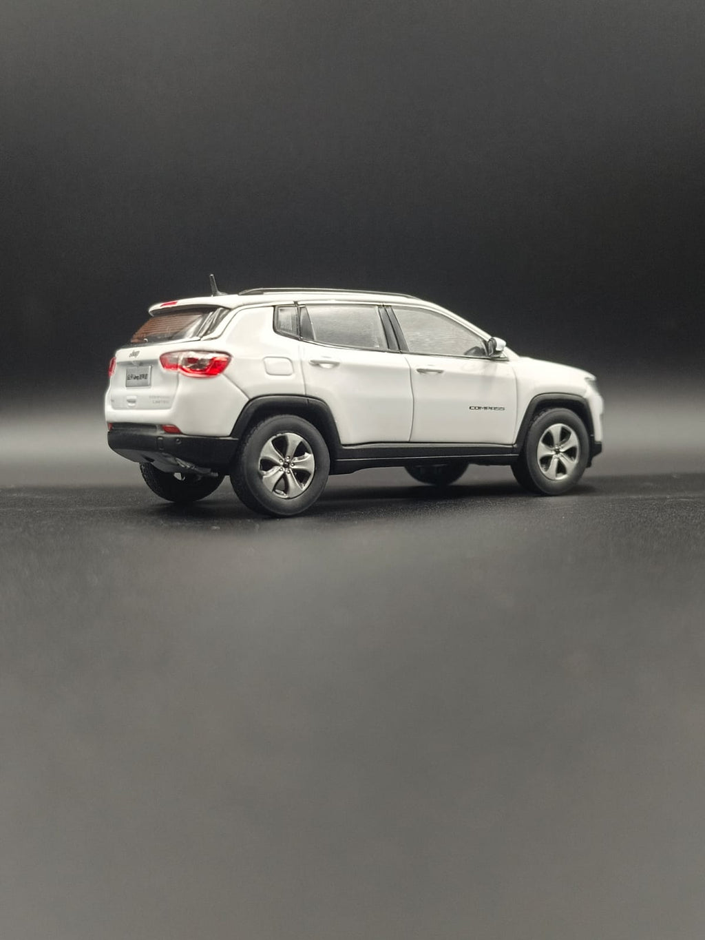 1:43 Scale Jeep Compass Diecast Model - Dealer Edition (White)