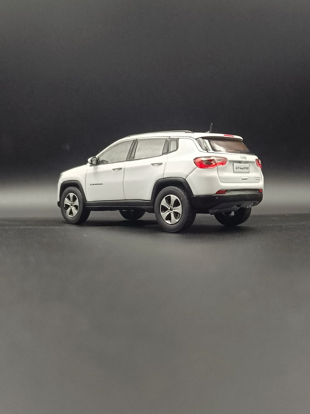 1:43 Scale Jeep Compass Diecast Model - Dealer Edition (White)