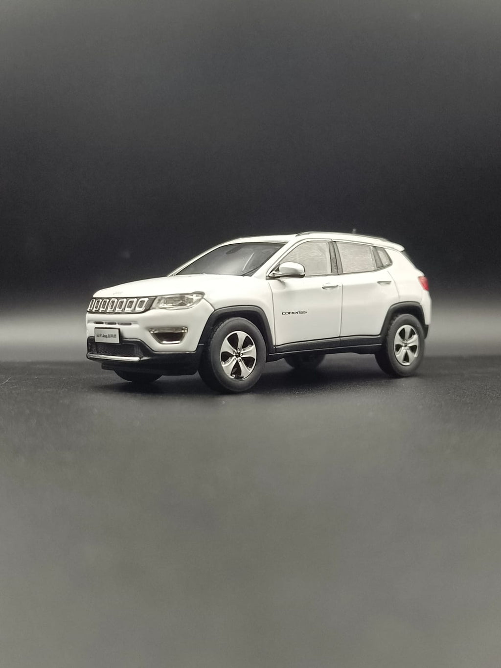 1:43 Scale Jeep Compass Diecast Model - Dealer Edition (White)
