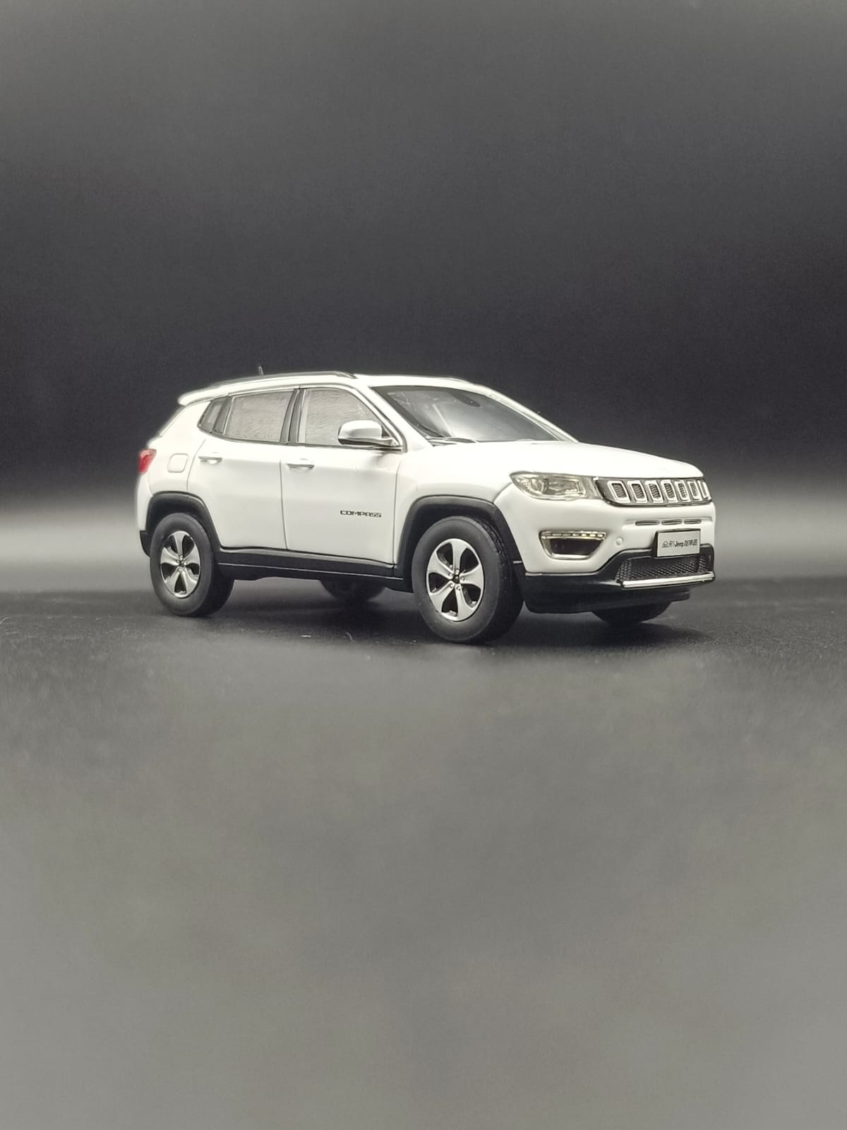 1:43 Scale Jeep Compass Diecast Model - Dealer Edition (White)