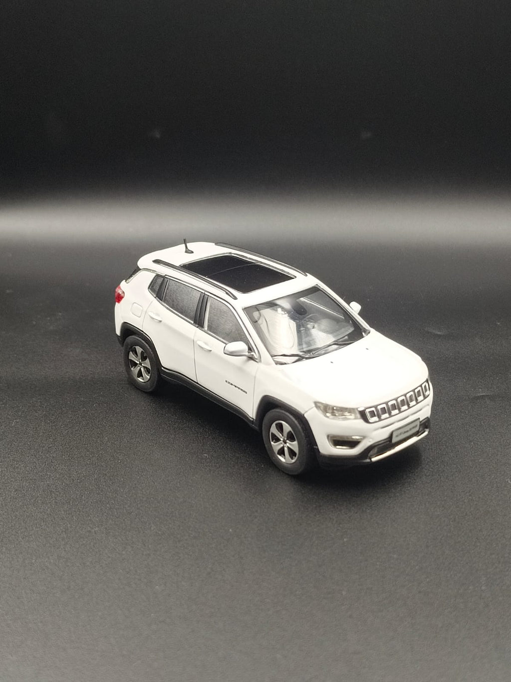 1:43 Scale Jeep Compass Diecast Model - Dealer Edition (White)