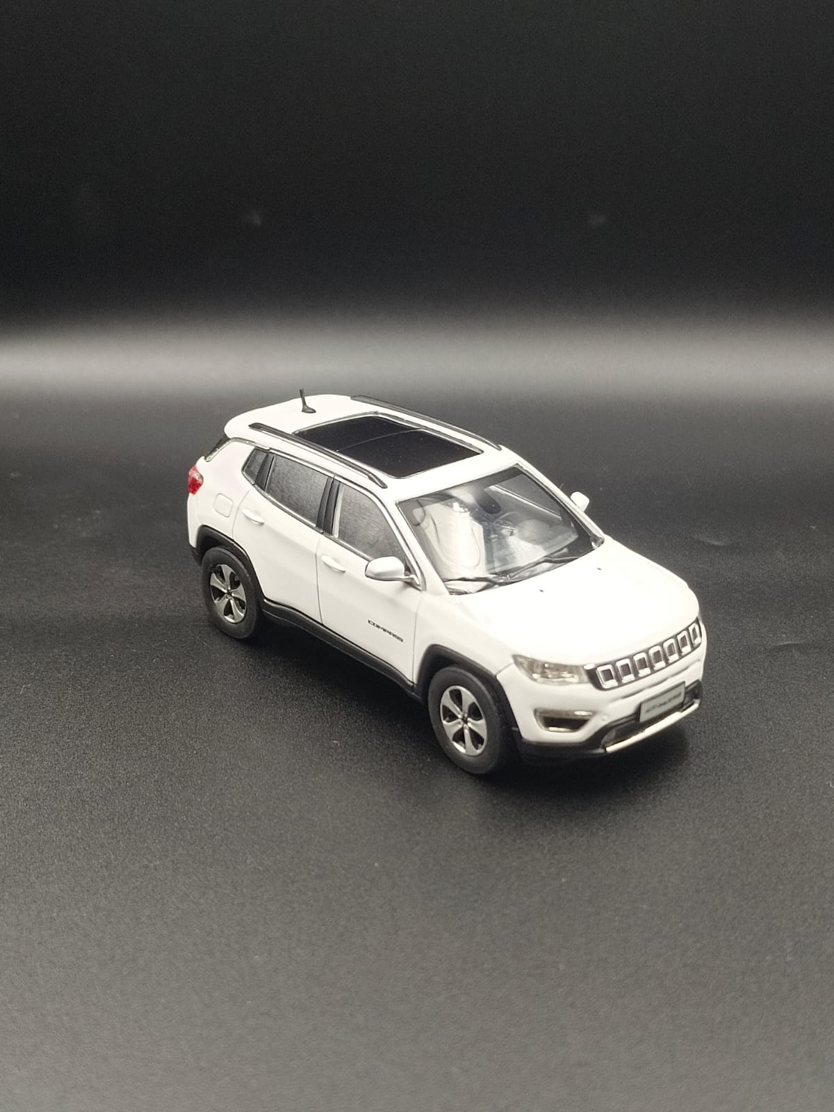 1:43 Scale Jeep Compass Diecast Model - Dealer Edition (White)