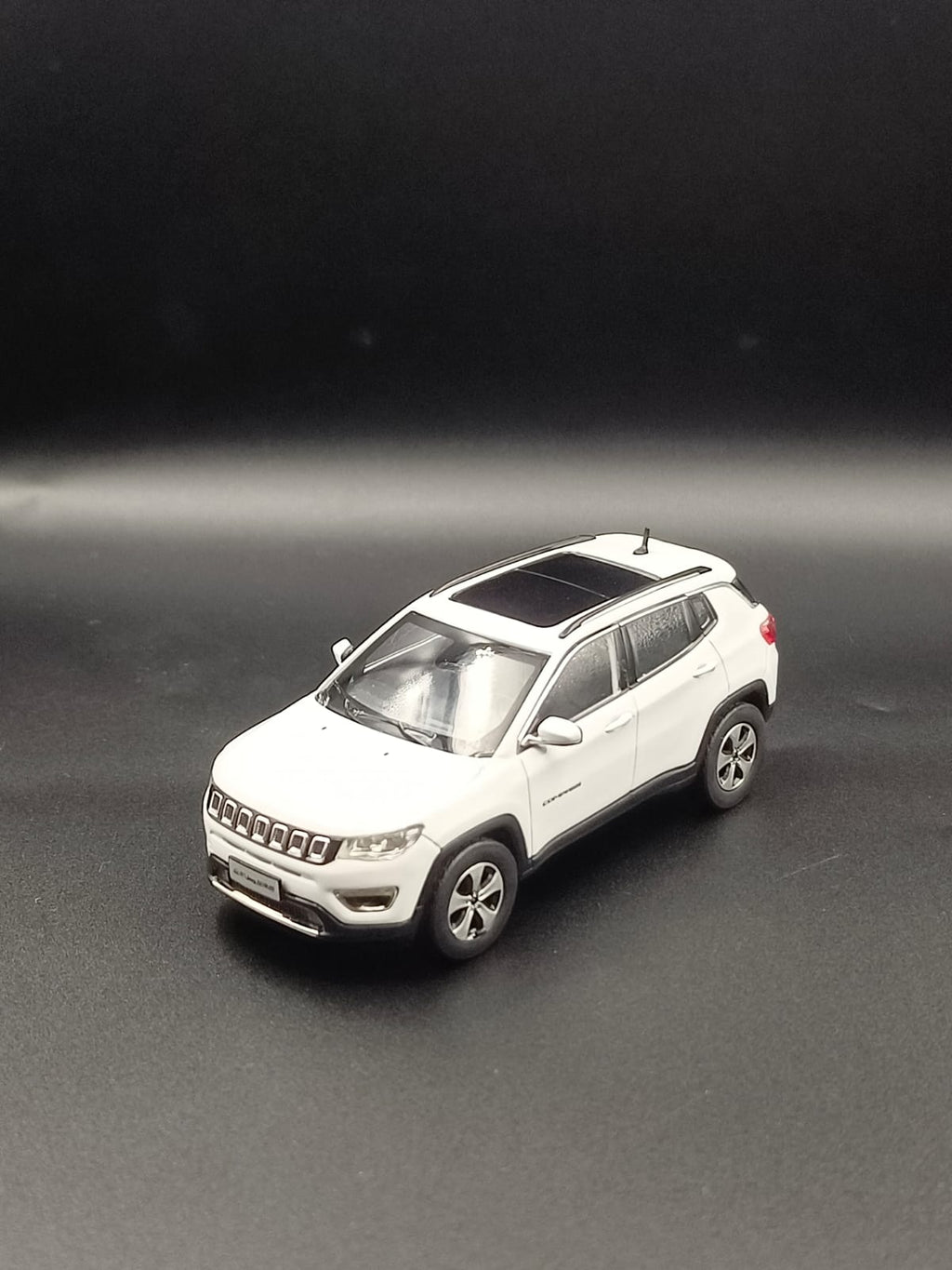 1:43 Scale Jeep Compass Diecast Model - Dealer Edition (White)