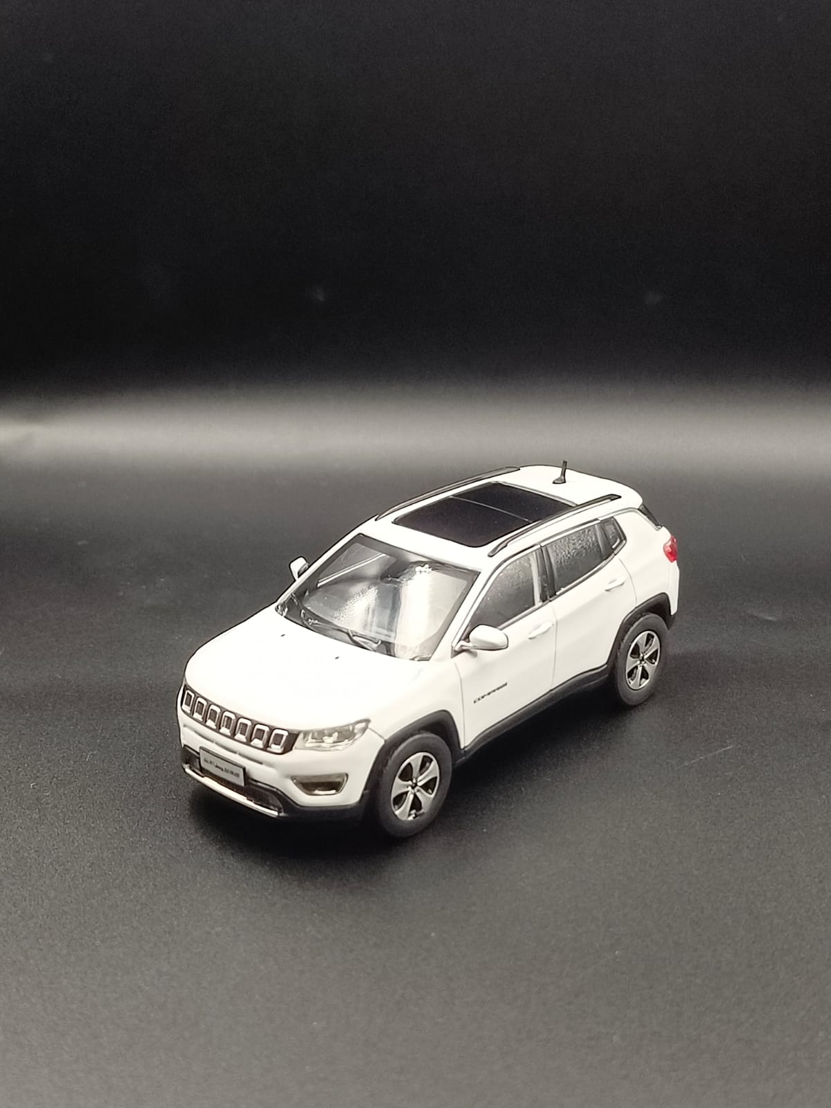 1:43 Scale Jeep Compass Diecast Model - Dealer Edition (White)