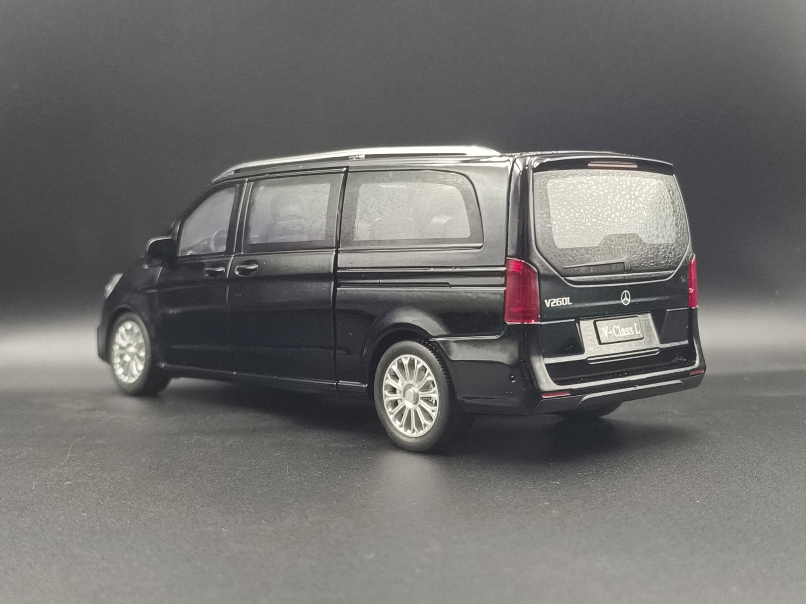 1:24 Scale Mercedes-Benz V-Class V260L Diecast Metal Model Car - Black
