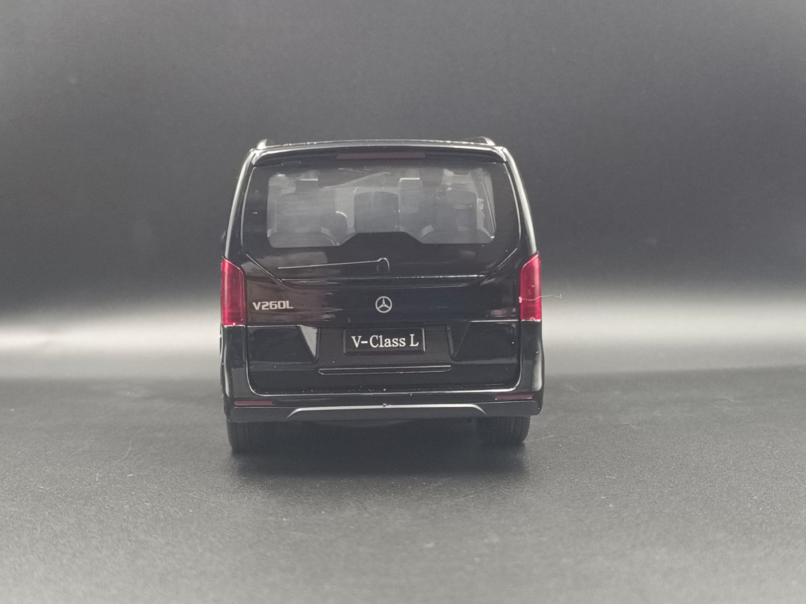 1:24 Scale Mercedes-Benz V-Class V260L Diecast Metal Model Car - Black