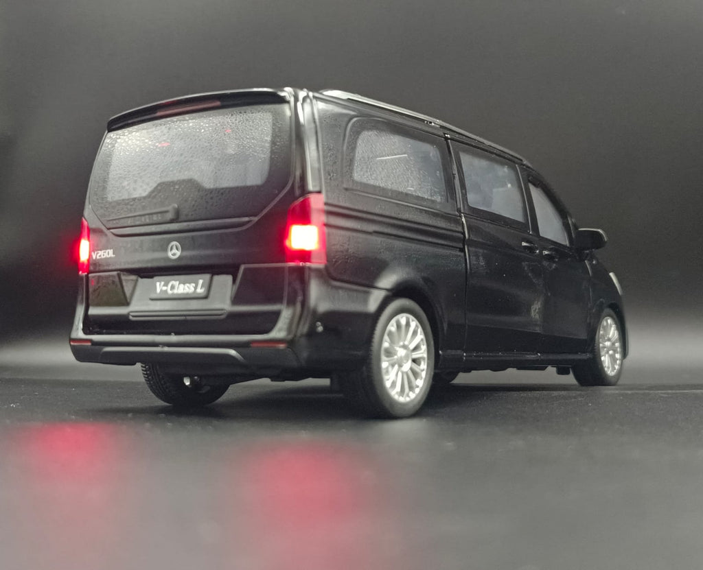 1:24 Scale Mercedes-Benz V-Class V260L Diecast Metal Model Car - Black