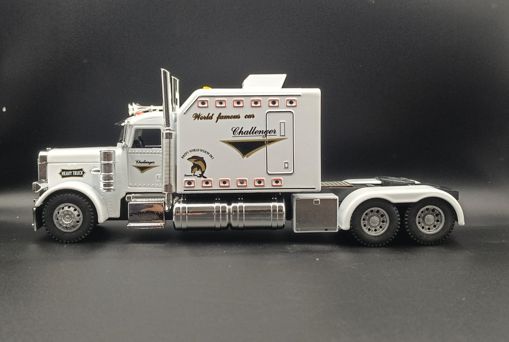 1:24 Scale Peterbilt 389 Die-cast Semi Truck Toy - White "Challenger" Edition with Lights & Sound