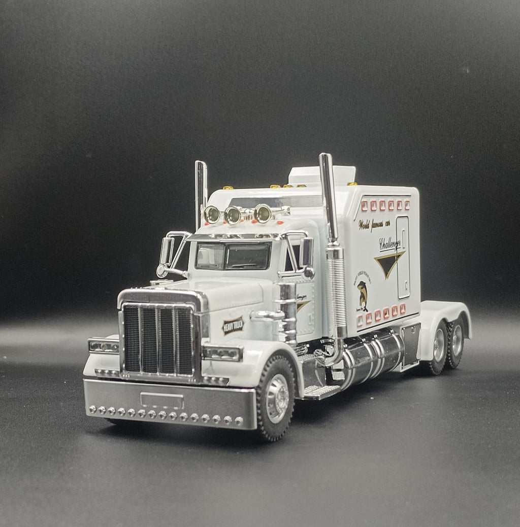 1:24 Scale Peterbilt 389 Die-cast Semi Truck Toy - White "Challenger" Edition with Lights & Sound