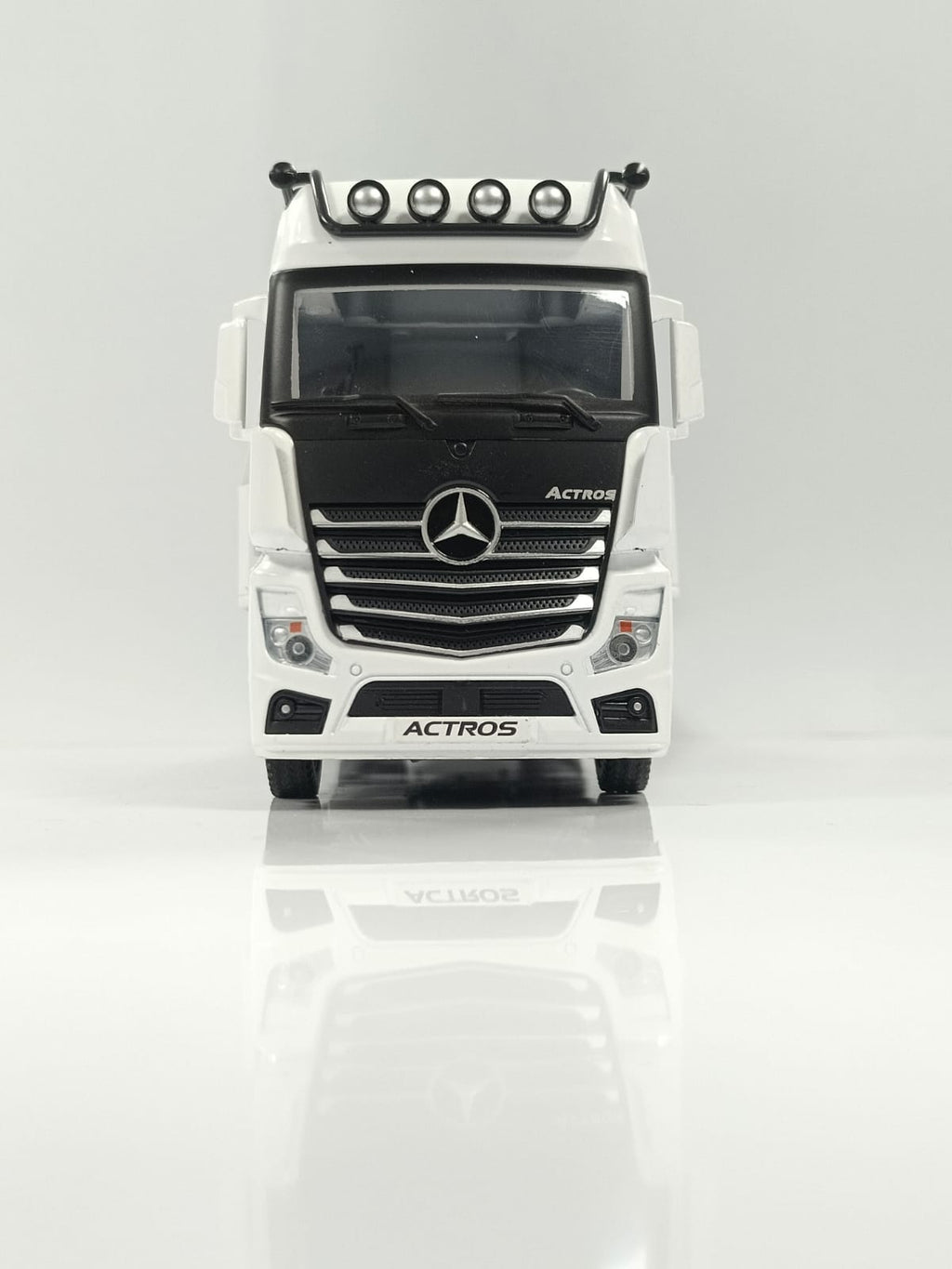 1:24 Mercedes-Benz Actros 1851 Flatbed Tow Truck Diecast Model - White