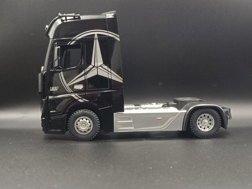 1:24 Scale Diecast Mercedes-Benz Actros 1851 Truck Model (Black)