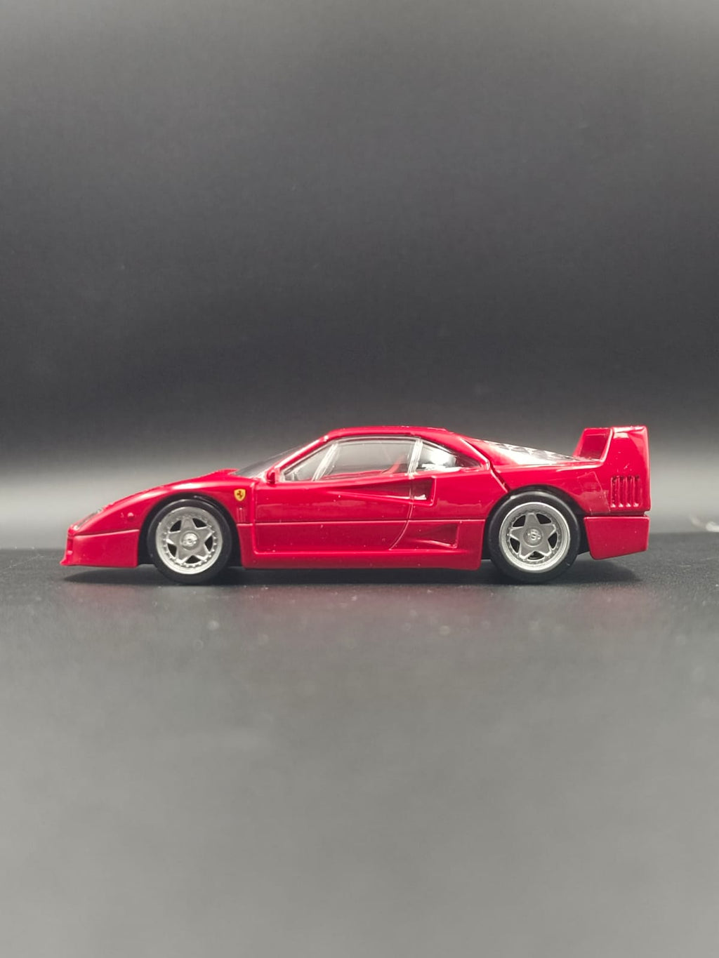 1/43 Norev Ferrari F40 (1987) Diecast Scale Model Car - RedProduct Description