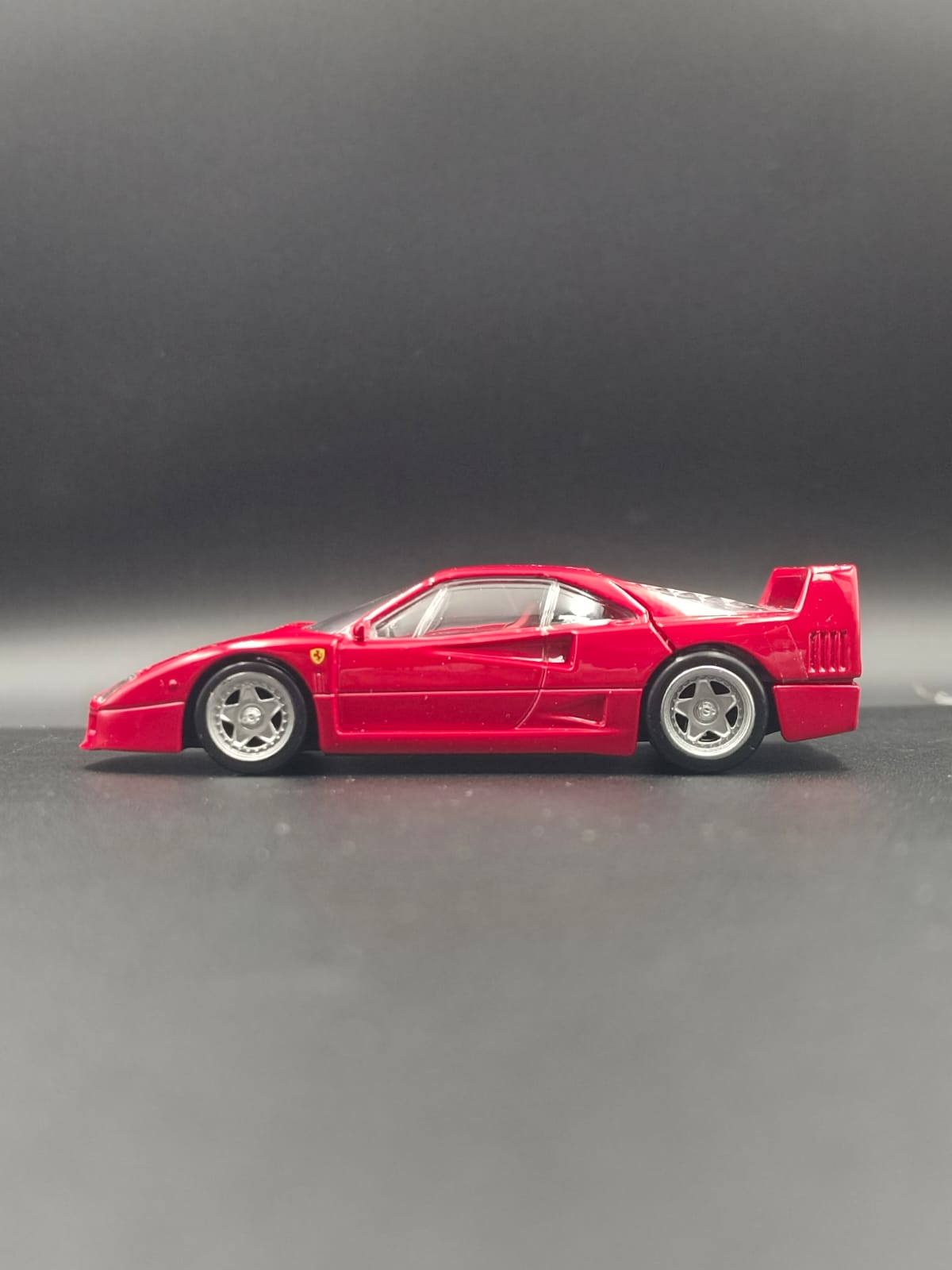 1/43 Norev Ferrari F40 (1987) Diecast Scale Model Car - RedProduct Description