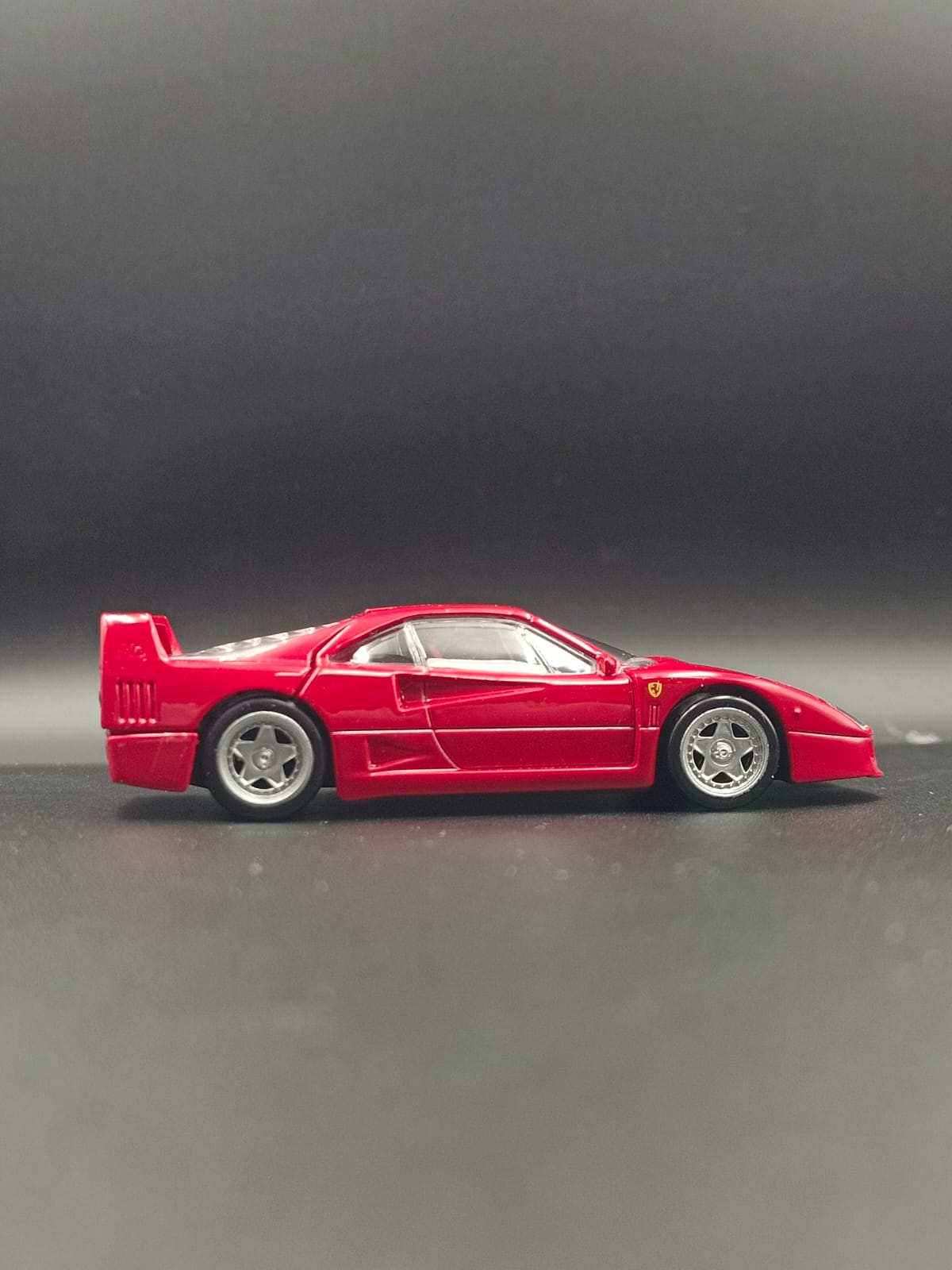 1/43 Norev Ferrari F40 (1987) Diecast Scale Model Car - RedProduct Description