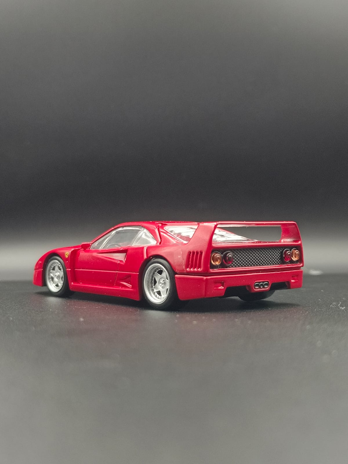 1/43 Norev Ferrari F40 (1987) Diecast Scale Model Car - RedProduct Description