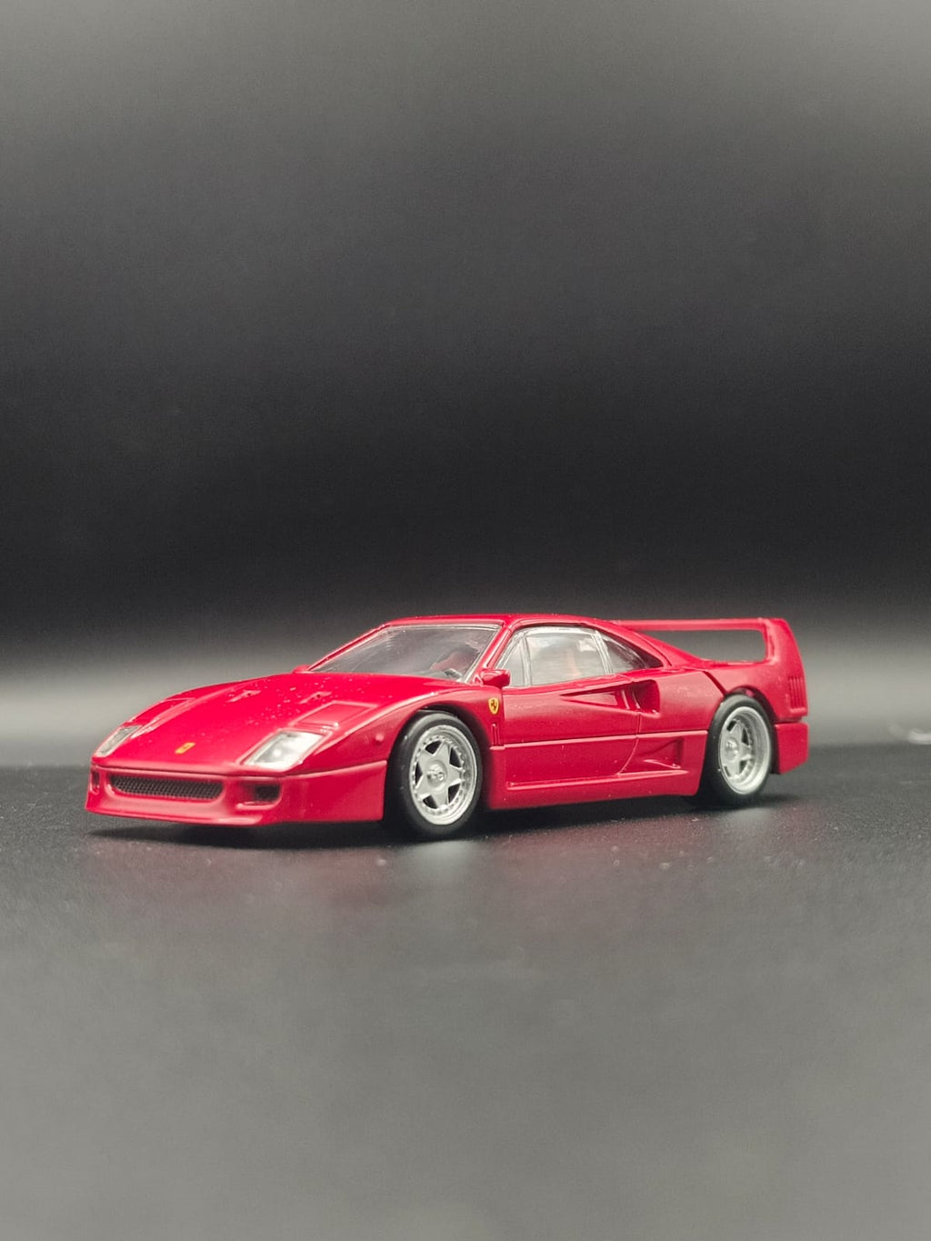 1/43 Norev Ferrari F40 (1987) Diecast Scale Model Car - RedProduct Description