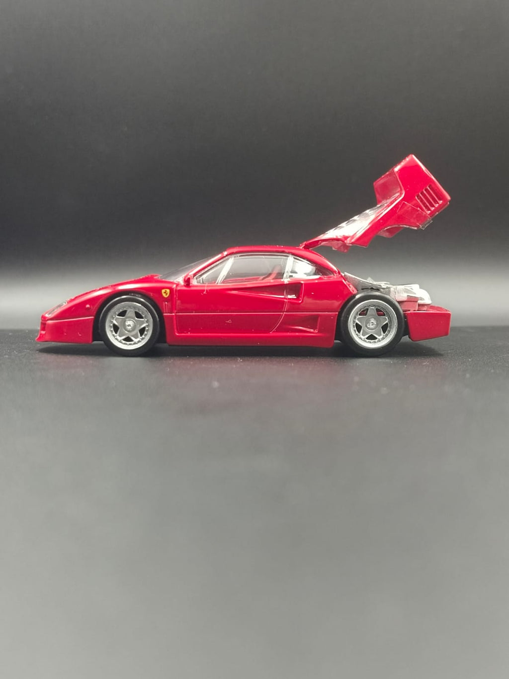1/43 Norev Ferrari F40 (1987) Diecast Scale Model Car - RedProduct Description