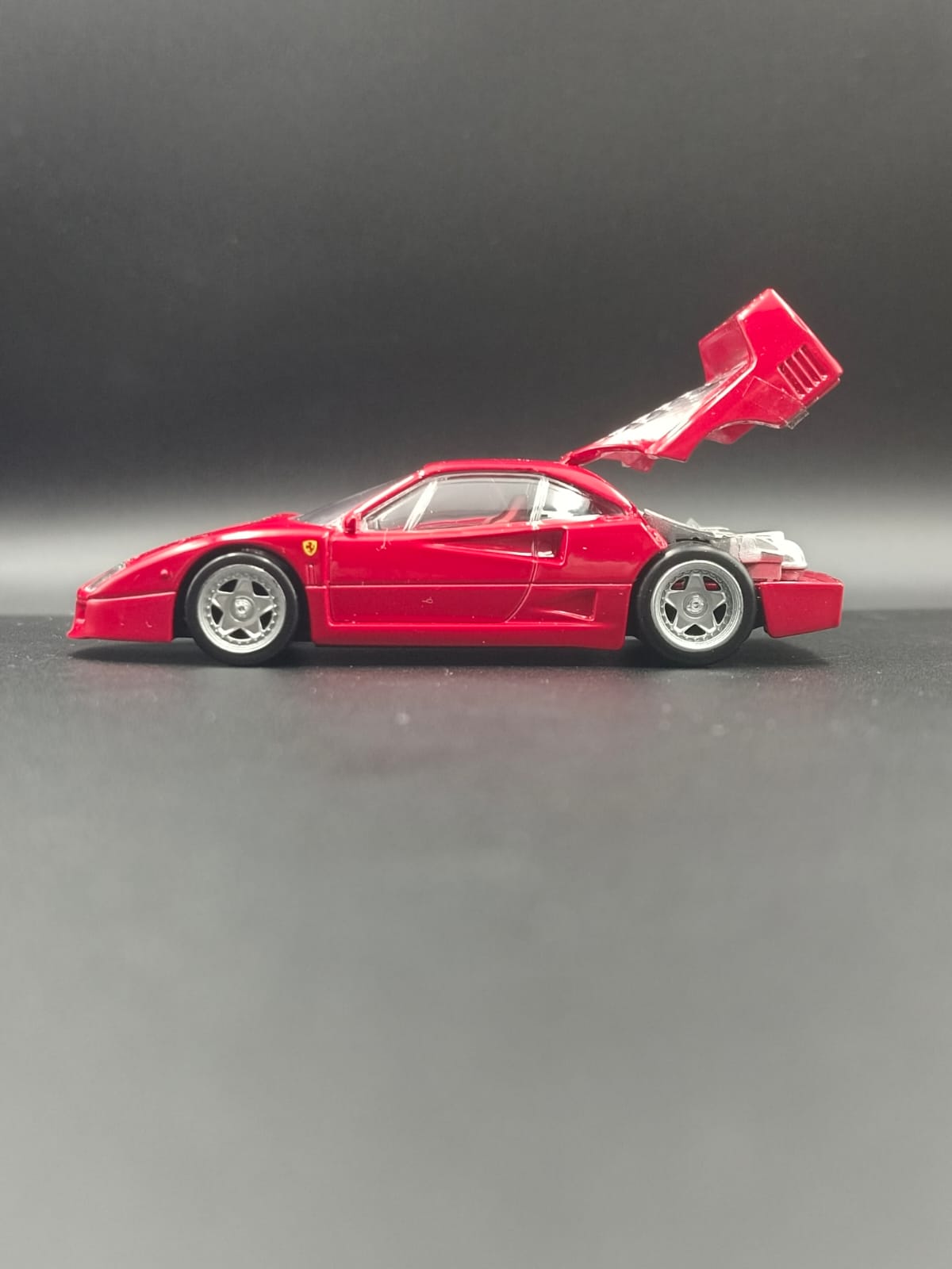 1/43 Norev Ferrari F40 (1987) Diecast Scale Model Car - RedProduct Description