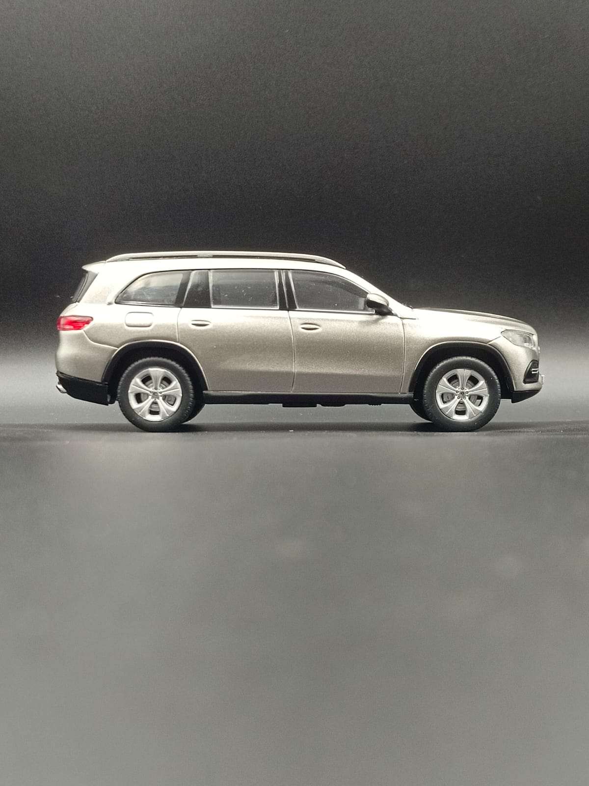 Mercedes-Benz GLS Class (X167) 1:43 Scale Diecast Model Car - Silver (Official Dealer Edition)