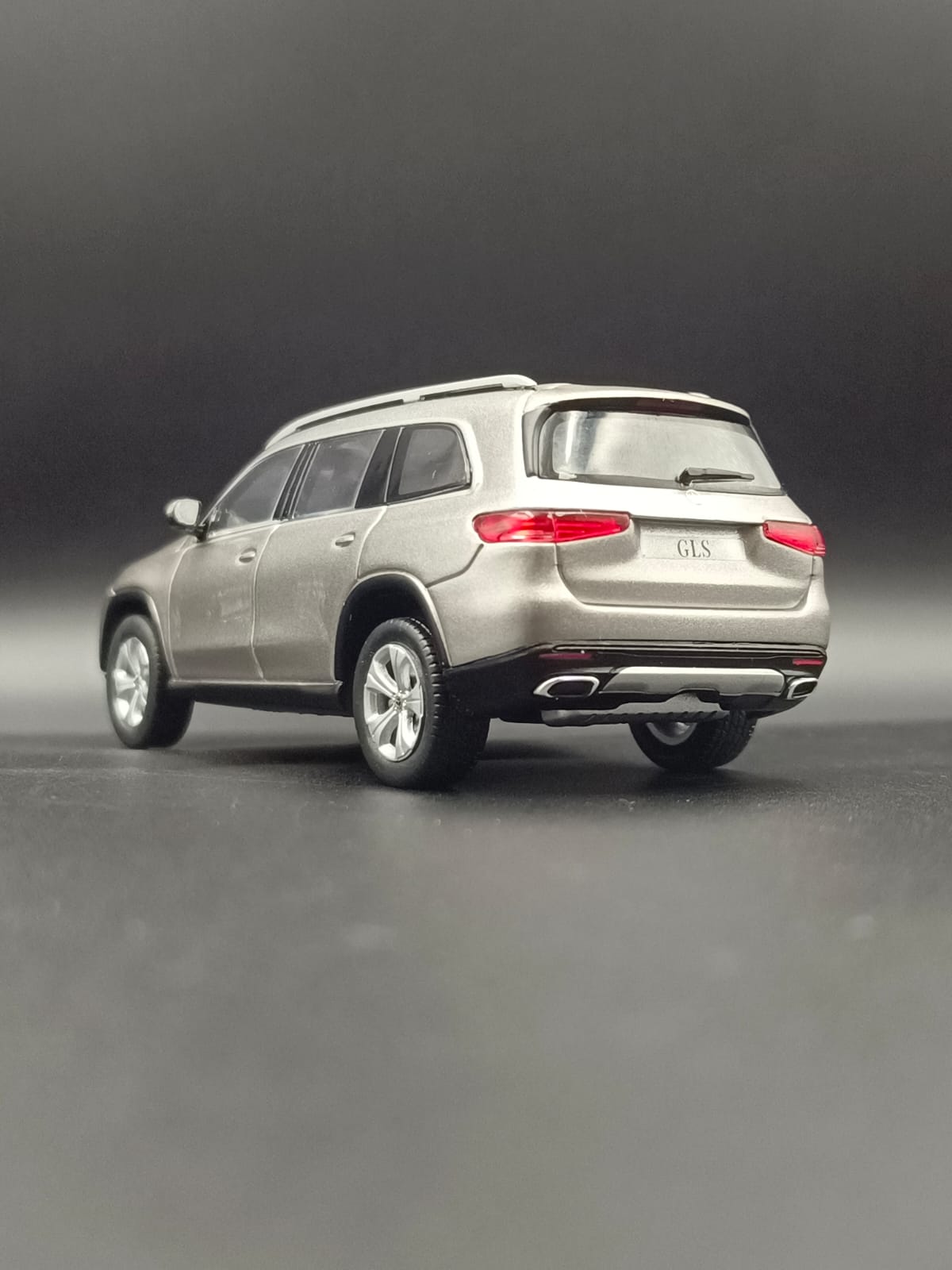Mercedes-Benz GLS Class (X167) 1:43 Scale Diecast Model Car - Silver (Official Dealer Edition)