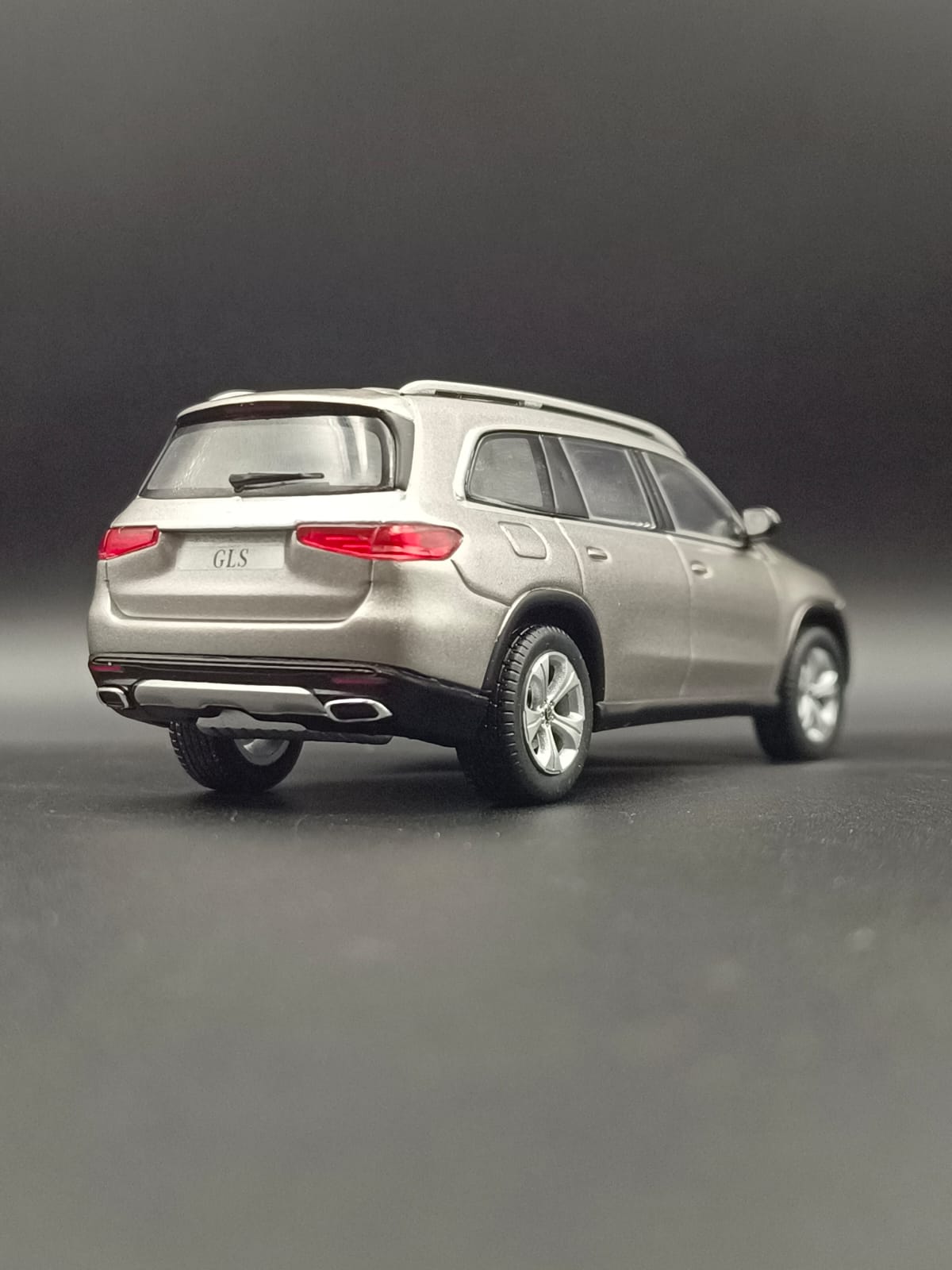 Mercedes-Benz GLS Class (X167) 1:43 Scale Diecast Model Car - Silver (Official Dealer Edition)