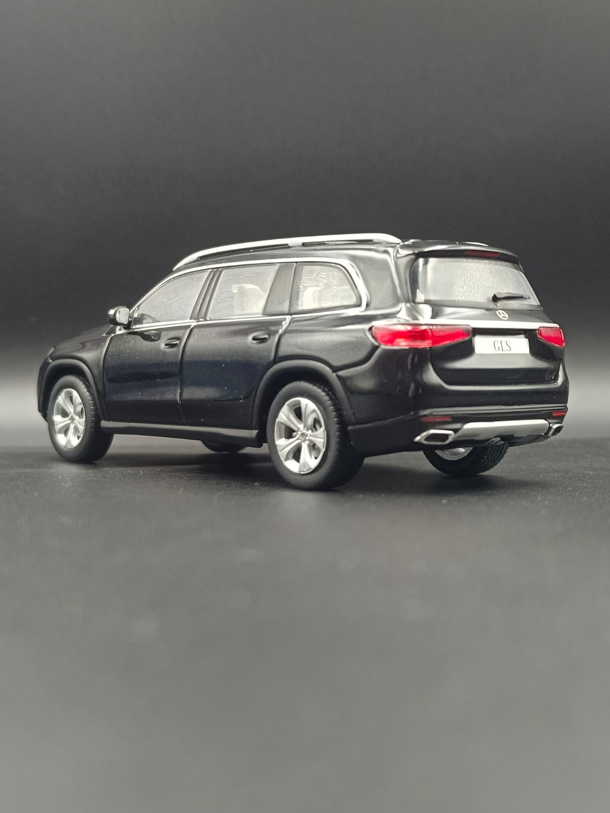 2019 Mercedes-Benz GLS (X167) 1:43 Scale Diecast Model Car (Dealer Edition)