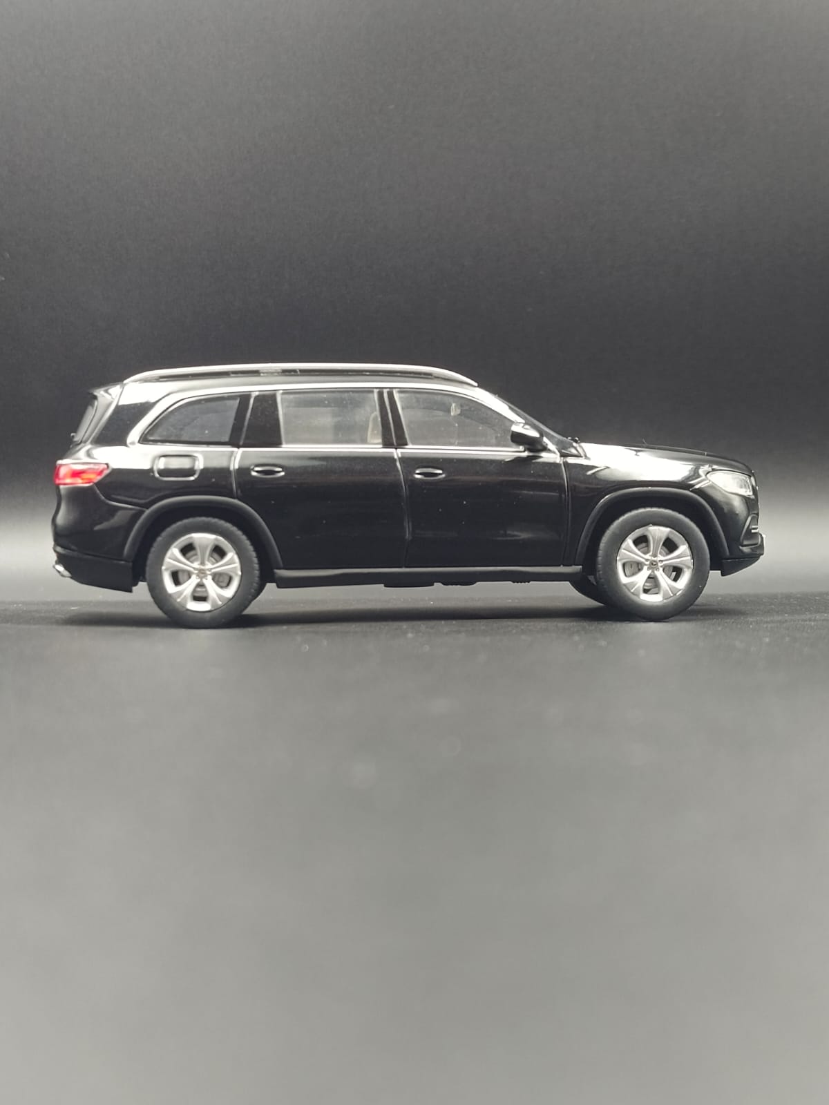 2019 Mercedes-Benz GLS (X167) 1:43 Scale Diecast Model Car (Dealer Edition)