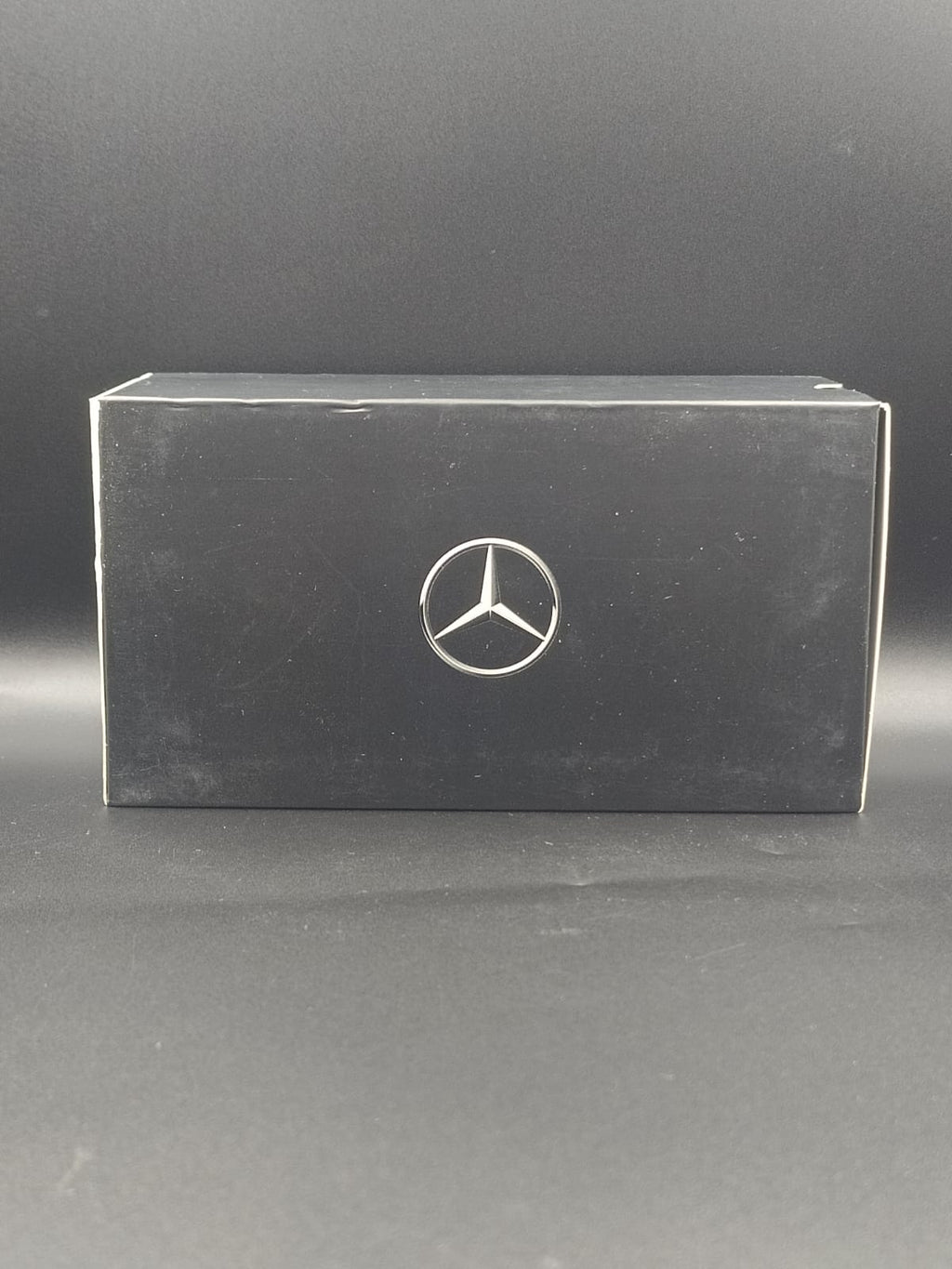 Official Licensed Mercedes-Benz C-Class (C-Klasse) 1:43 Scale Diecast Model Car - White
