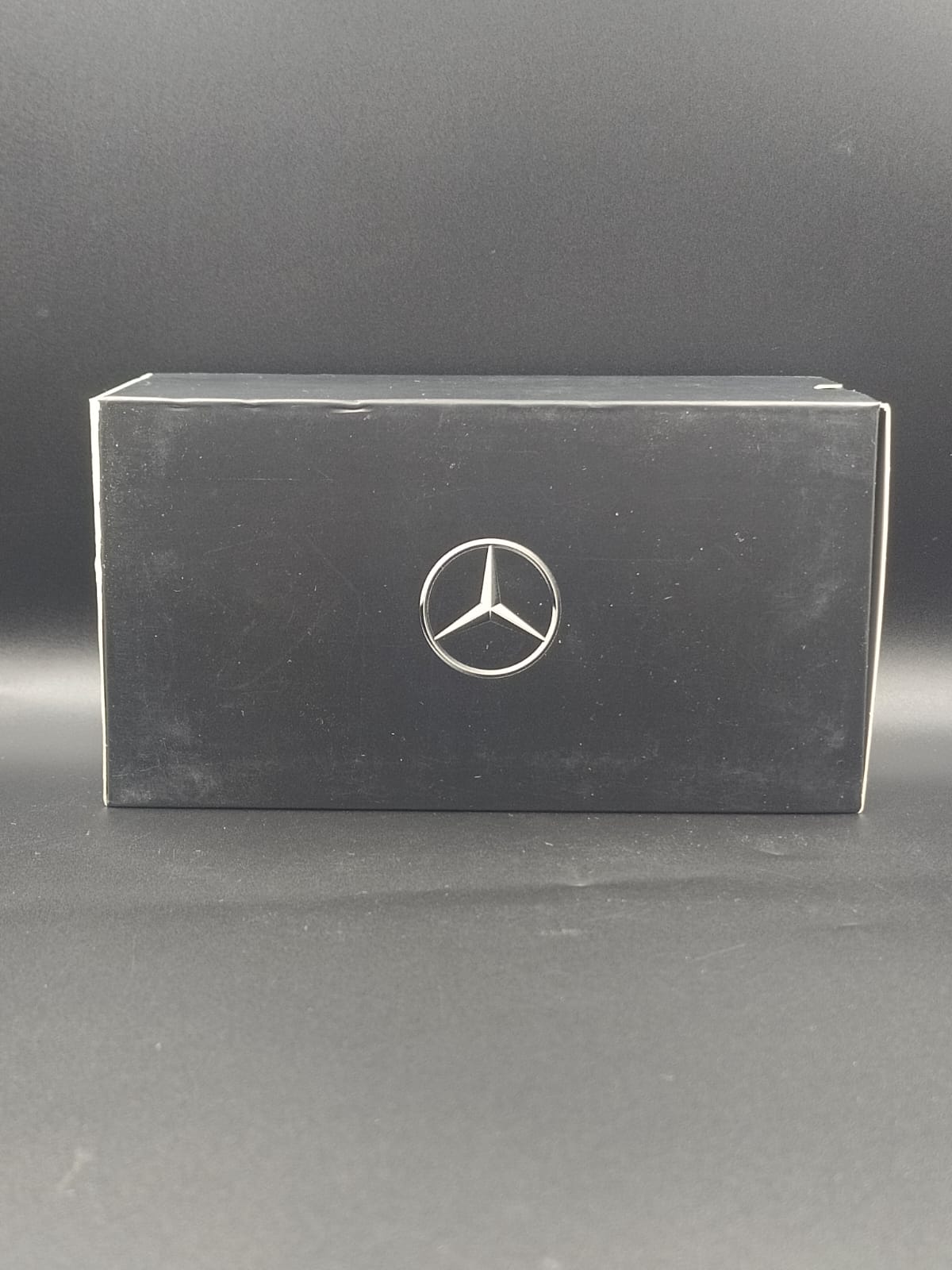 Official Licensed Mercedes-Benz C-Class (C-Klasse) 1:43 Scale Diecast Model Car - White