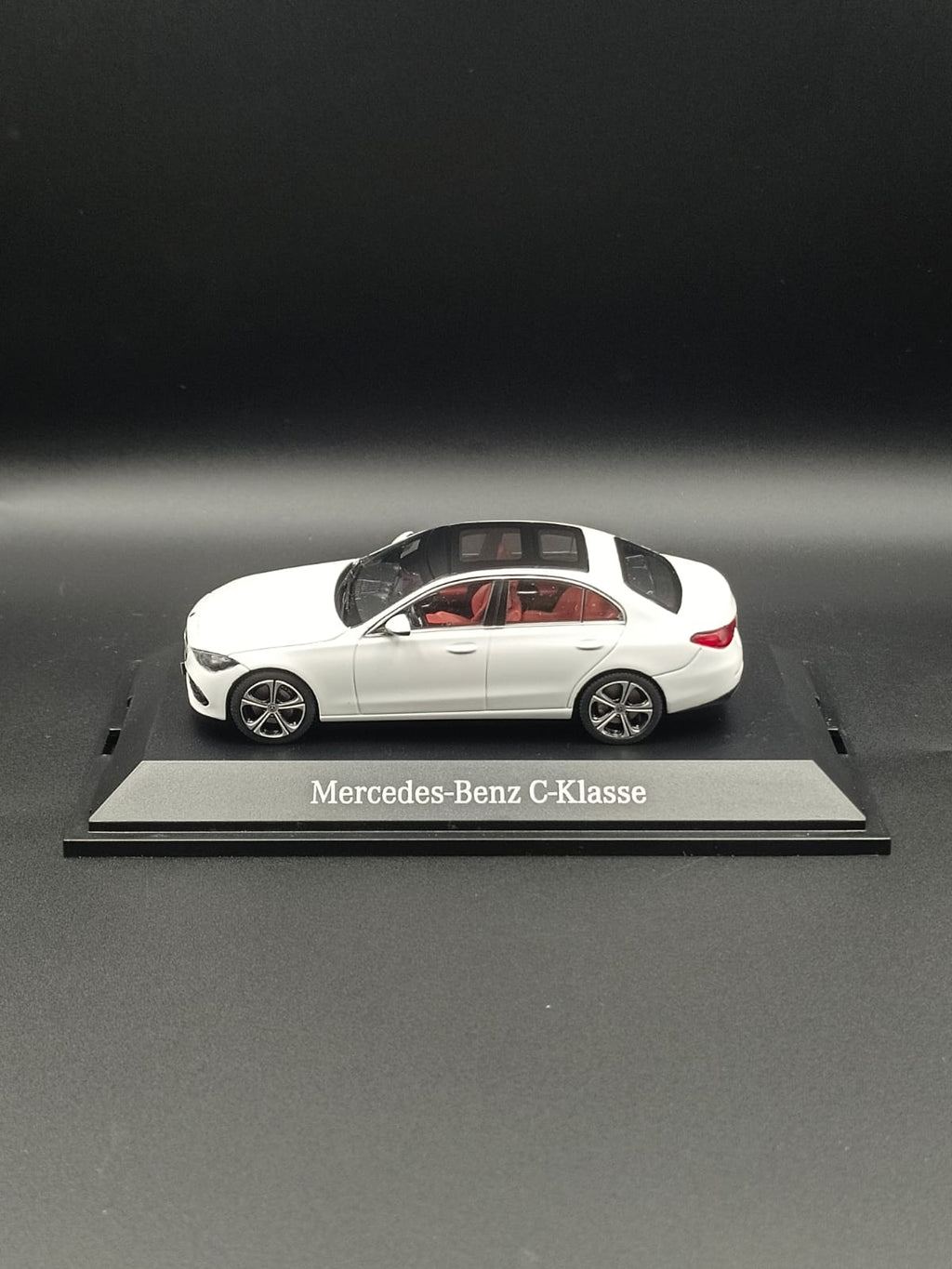 Official Licensed Mercedes-Benz C-Class (C-Klasse) 1:43 Scale Diecast Model Car - White