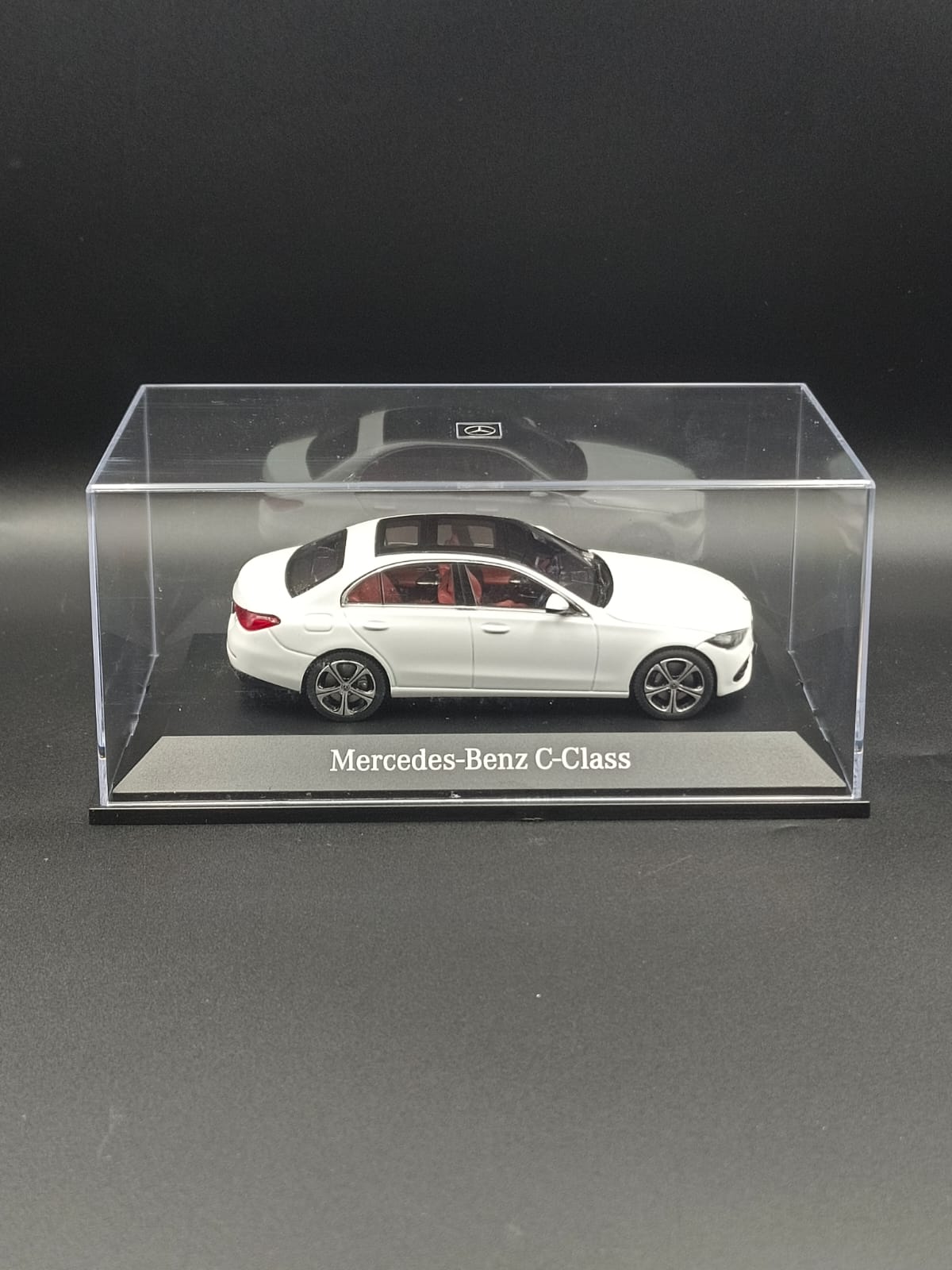 Official Licensed Mercedes-Benz C-Class (C-Klasse) 1:43 Scale Diecast Model Car - White