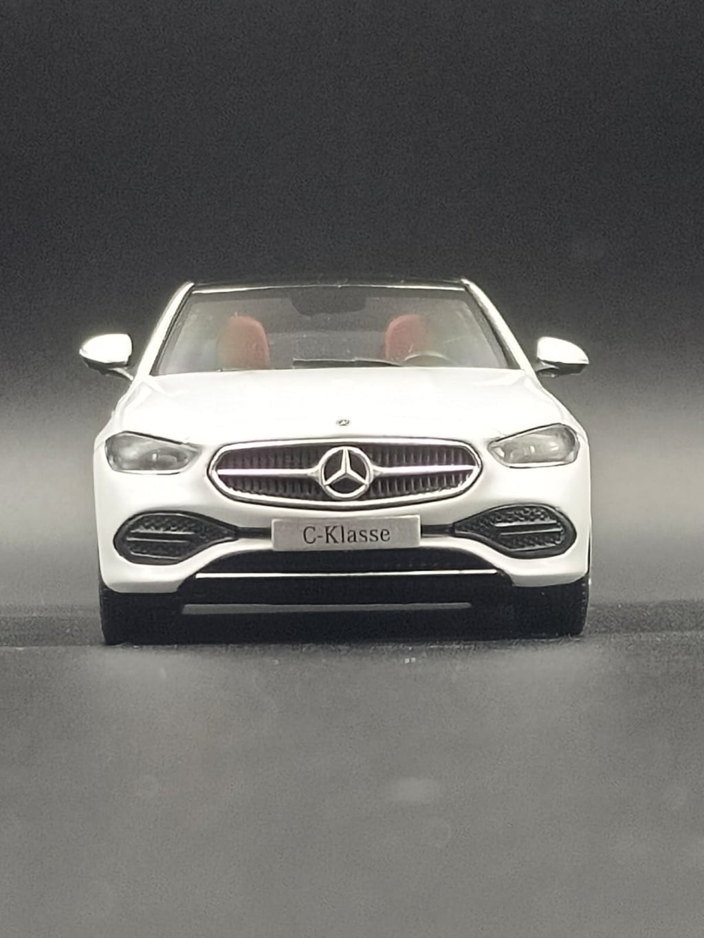 Official Licensed Mercedes-Benz C-Class (C-Klasse) 1:43 Scale Diecast Model Car - White