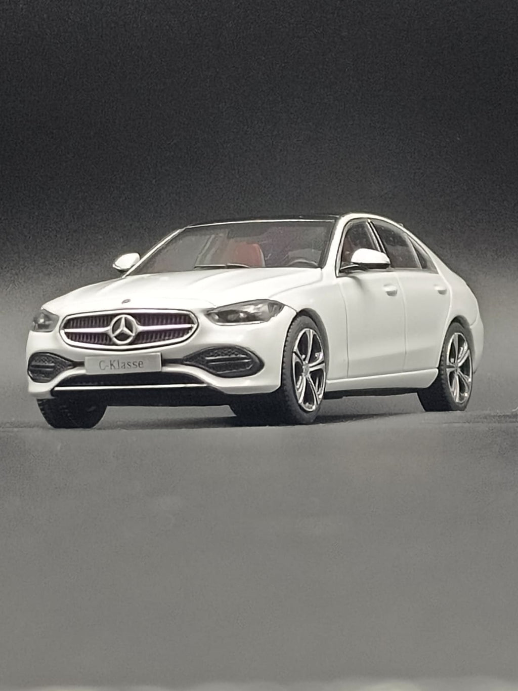 Official Licensed Mercedes-Benz C-Class (C-Klasse) 1:43 Scale Diecast Model Car - White