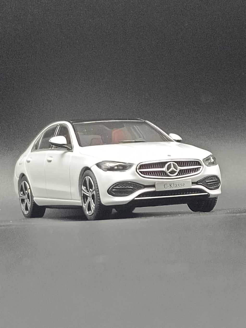 Official Licensed Mercedes-Benz C-Class (C-Klasse) 1:43 Scale Diecast Model Car - White