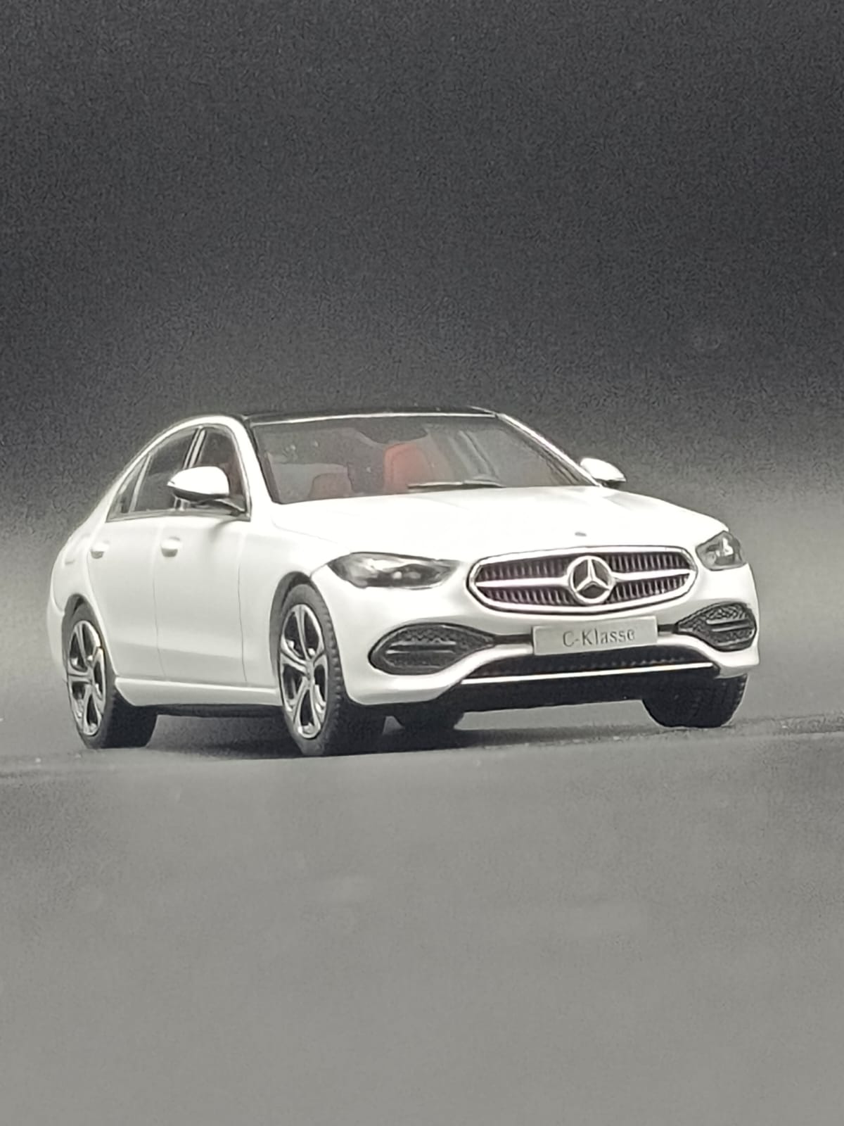 Official Licensed Mercedes-Benz C-Class (C-Klasse) 1:43 Scale Diecast Model Car - White