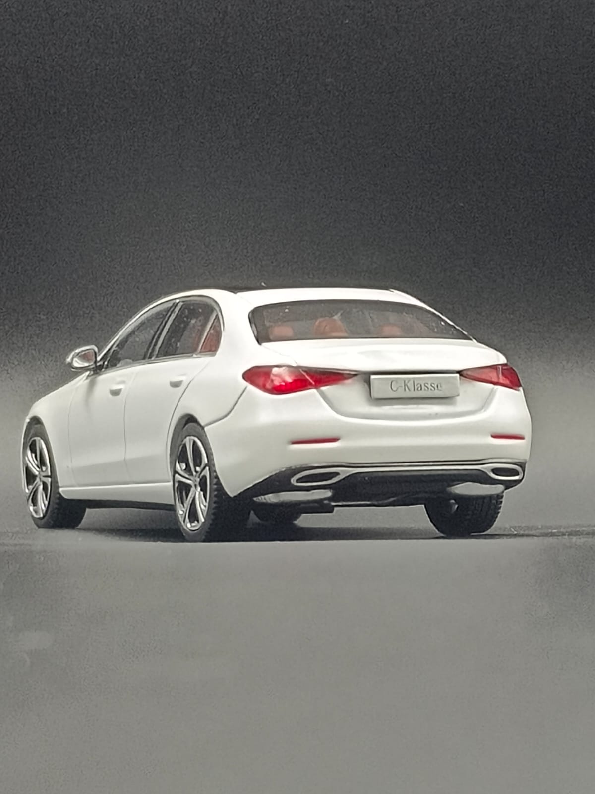 Official Licensed Mercedes-Benz C-Class (C-Klasse) 1:43 Scale Diecast Model Car - White