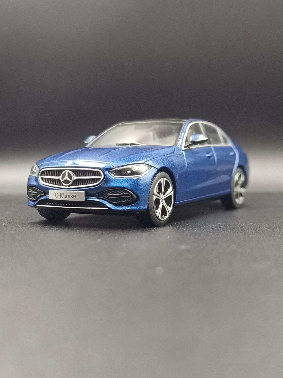 Mercedes-Benz C-Class (C-Klasse) Dealer Edition 1:43 Scale Diecast Model – Spectral Blue