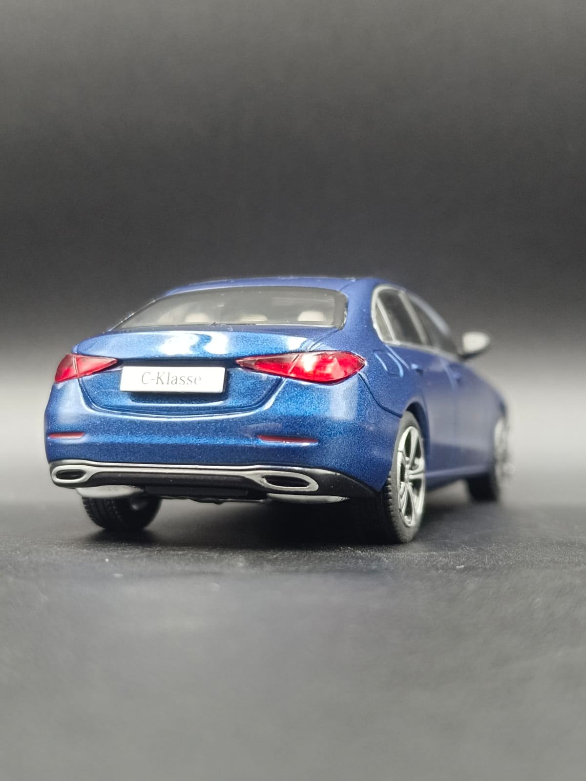 Mercedes-Benz C-Class (C-Klasse) Dealer Edition 1:43 Scale Diecast Model – Spectral Blue