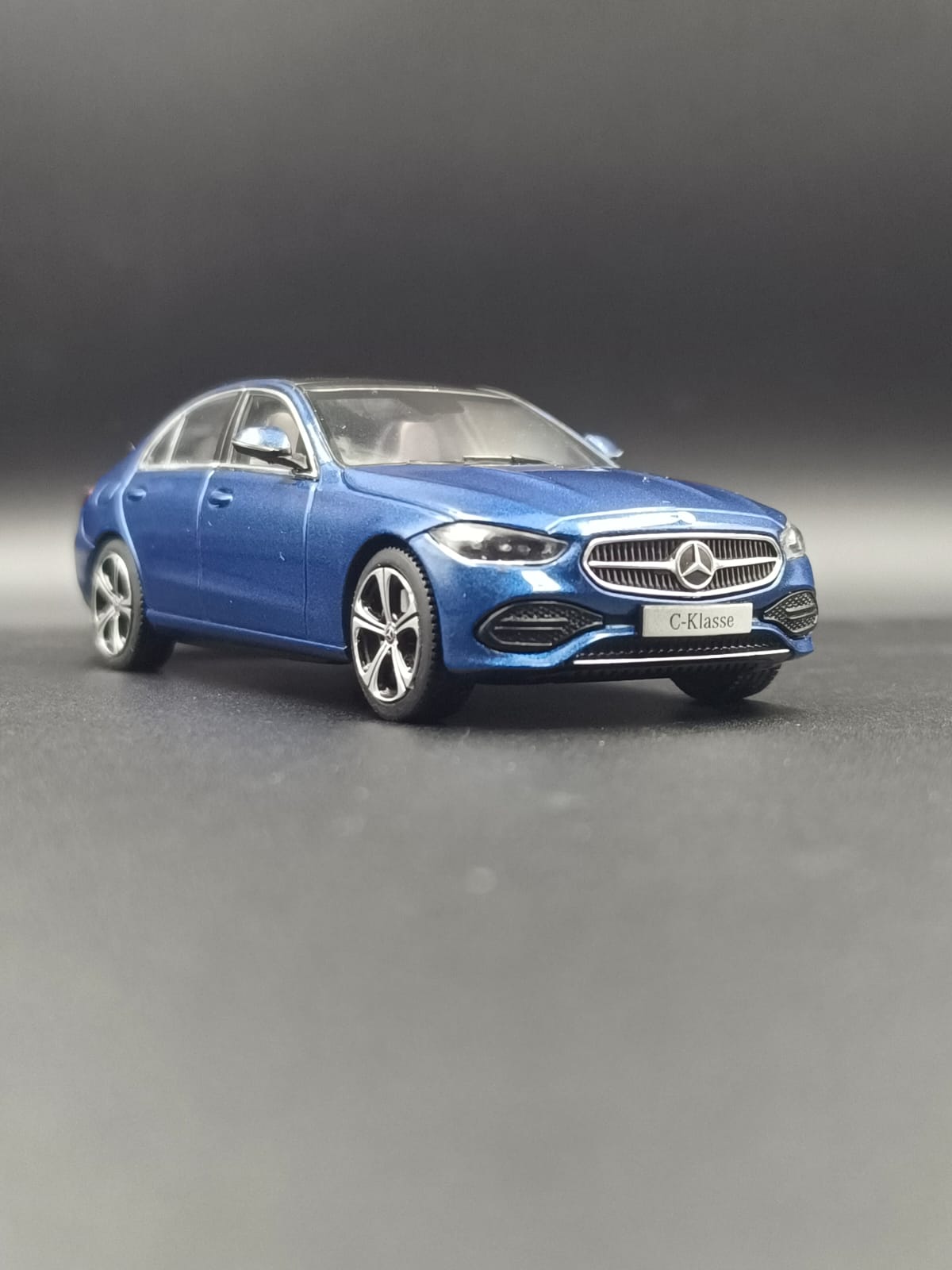 Mercedes-Benz C-Class (C-Klasse) Dealer Edition 1:43 Scale Diecast Model – Spectral Blue