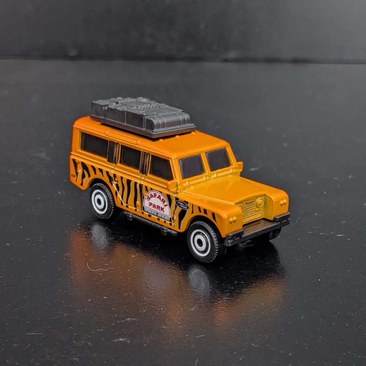 Matchbox 1966 Land Rover Gen II Safari Park Diecast Car (1:64 Scale)