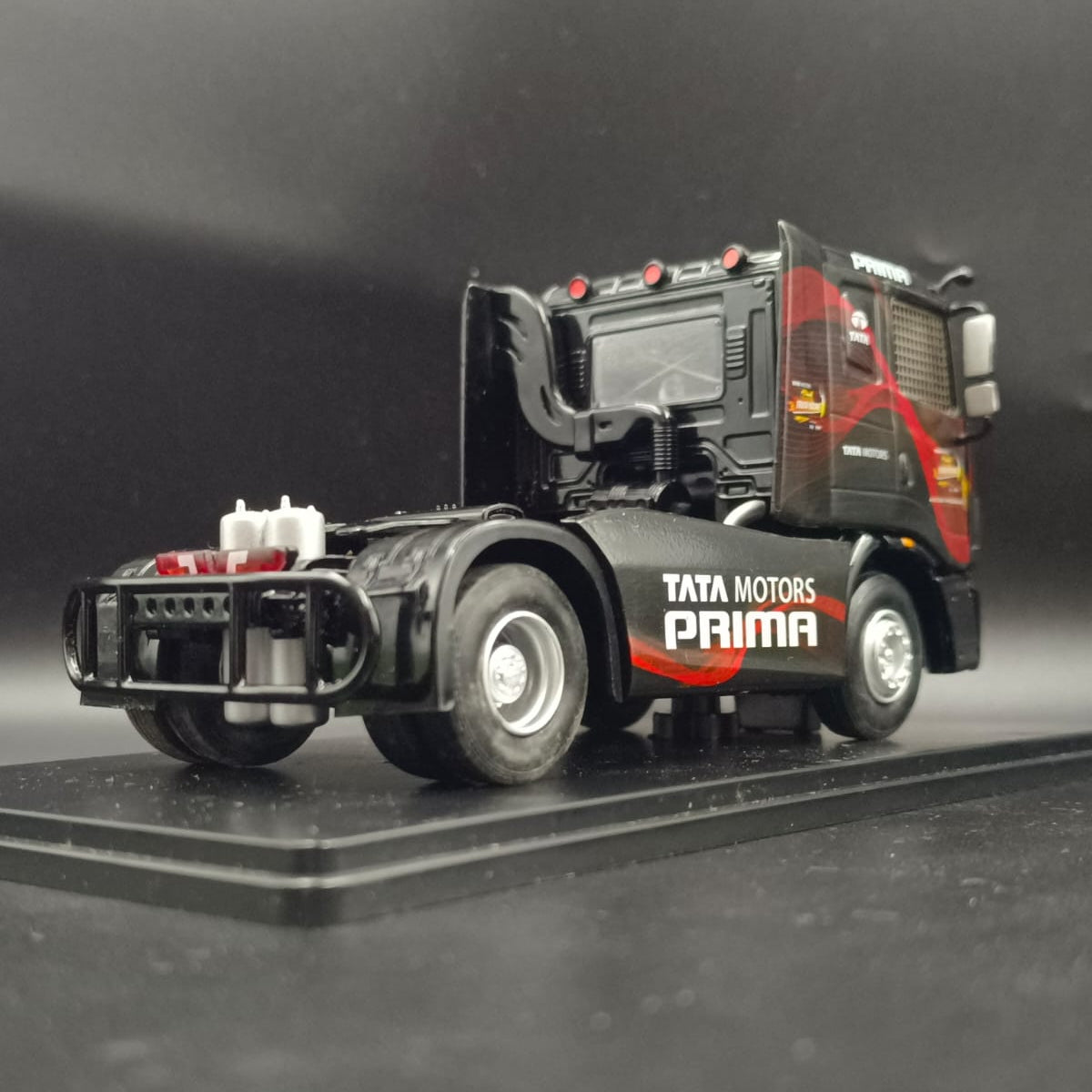 Tata Motors Prima 1:43 Scale Dealer Edition Diecast Model Truck