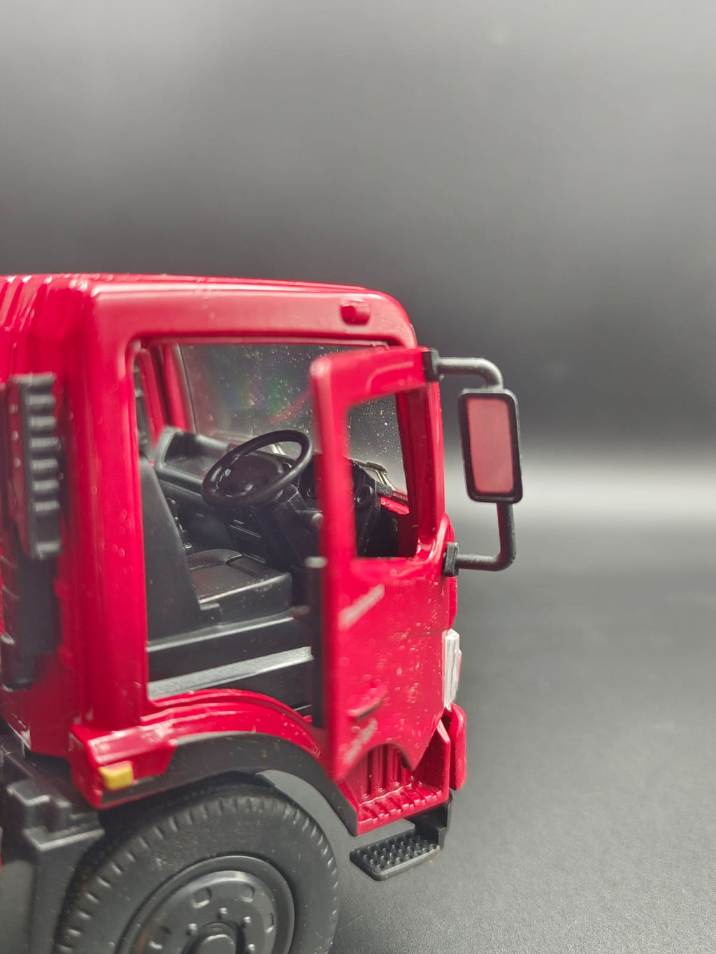 Mahindra Furio 14 Truck Diecast Scale Model - 1:32 Scale (Red)